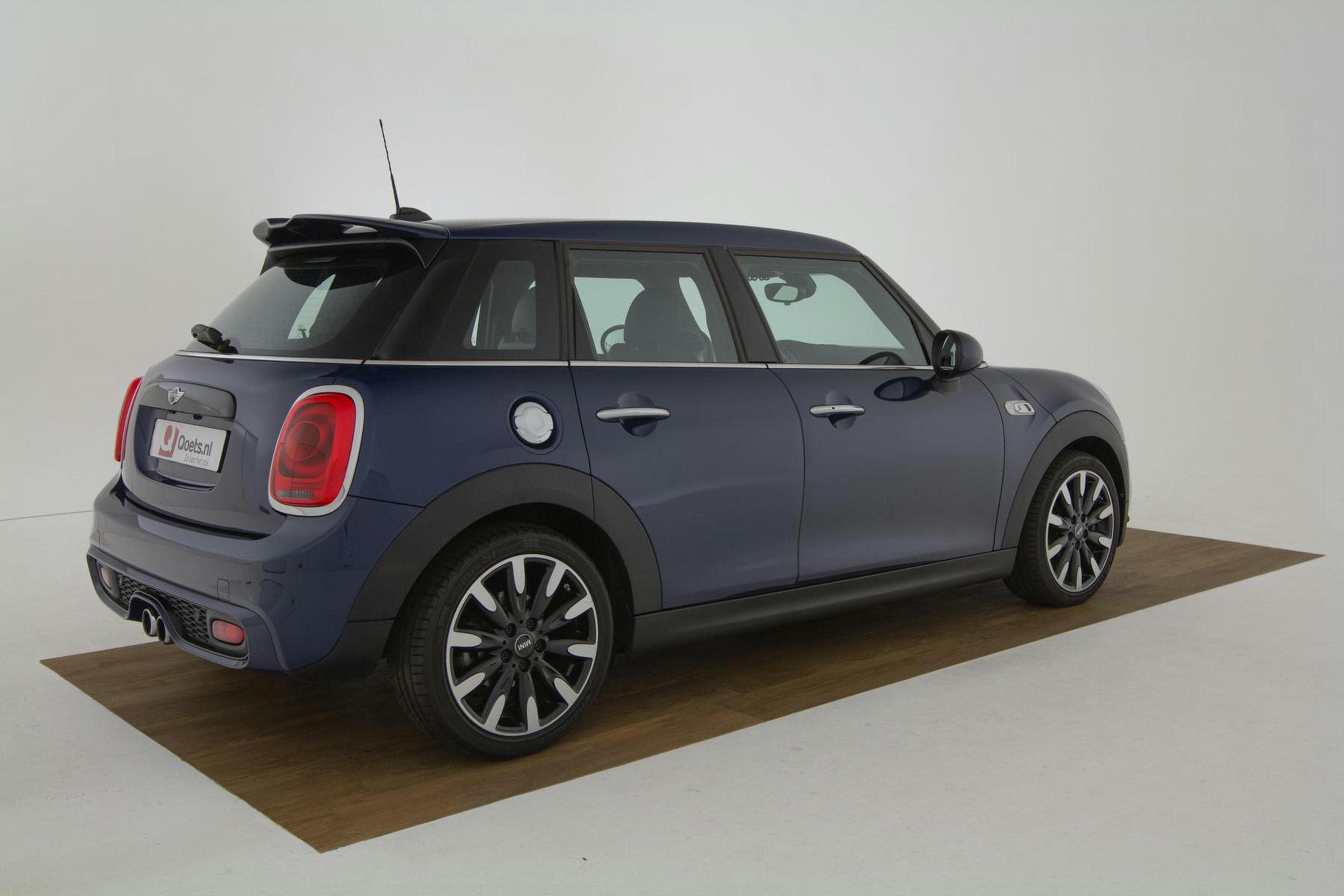 Car image 13