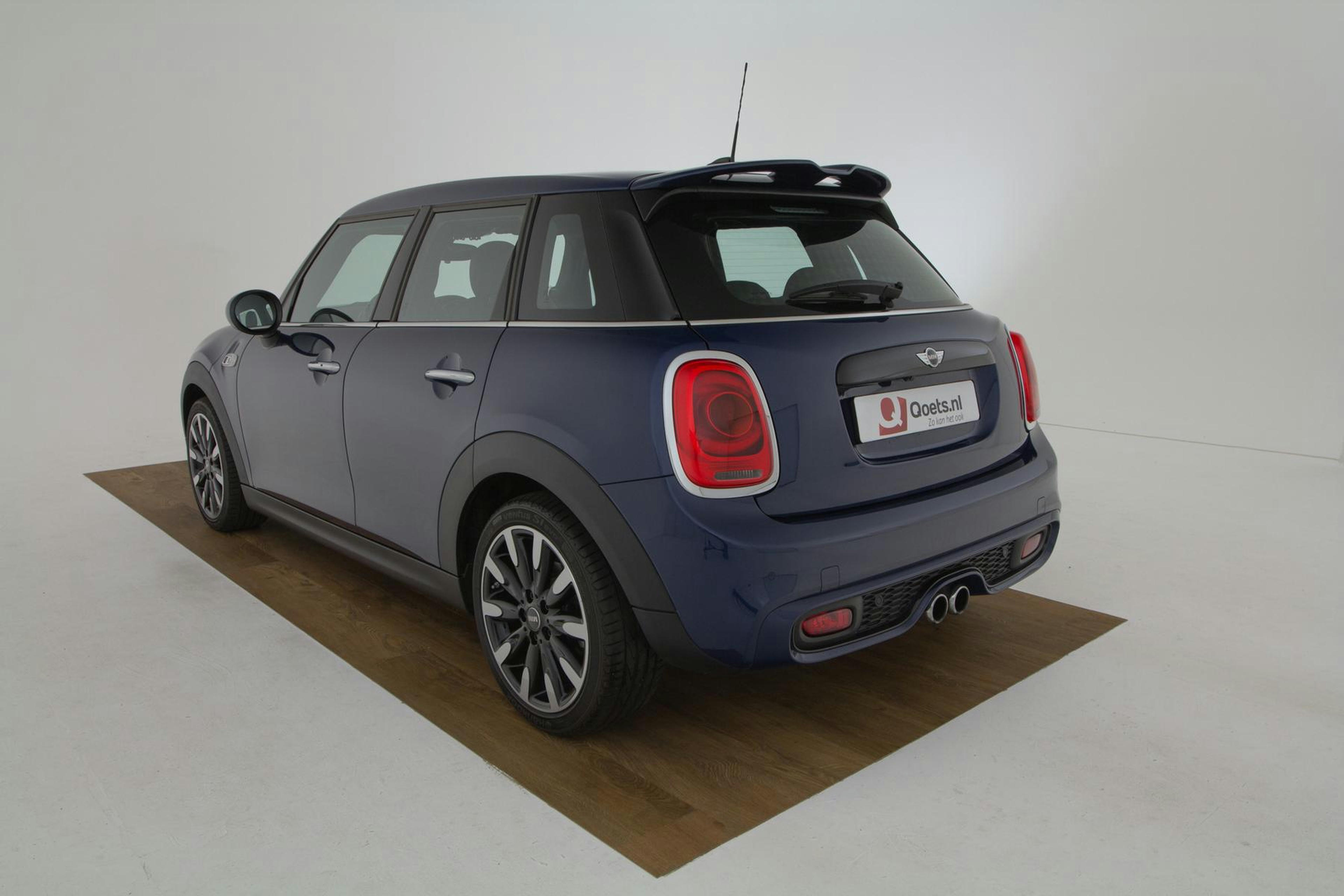 Car image 10