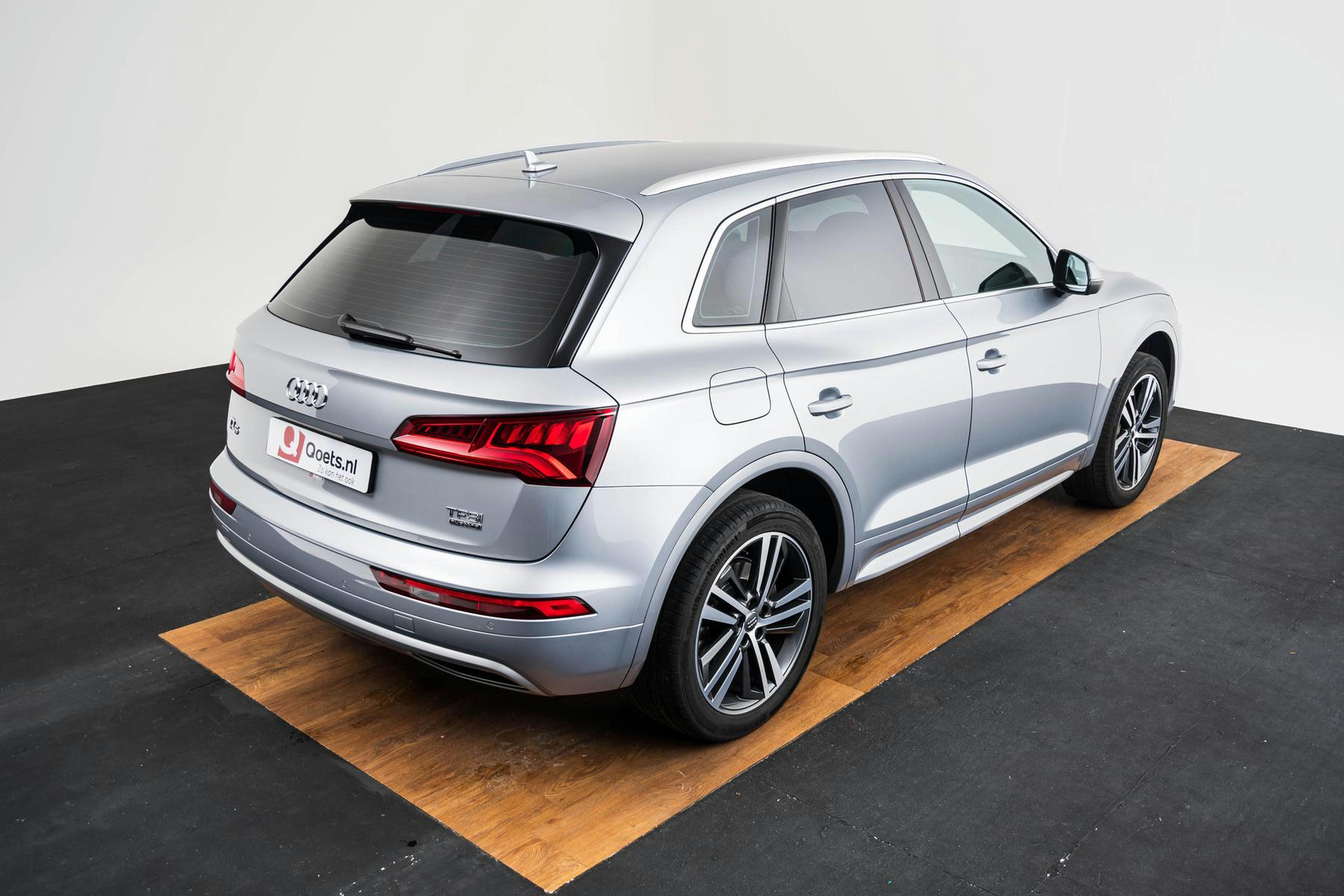Car image 17
