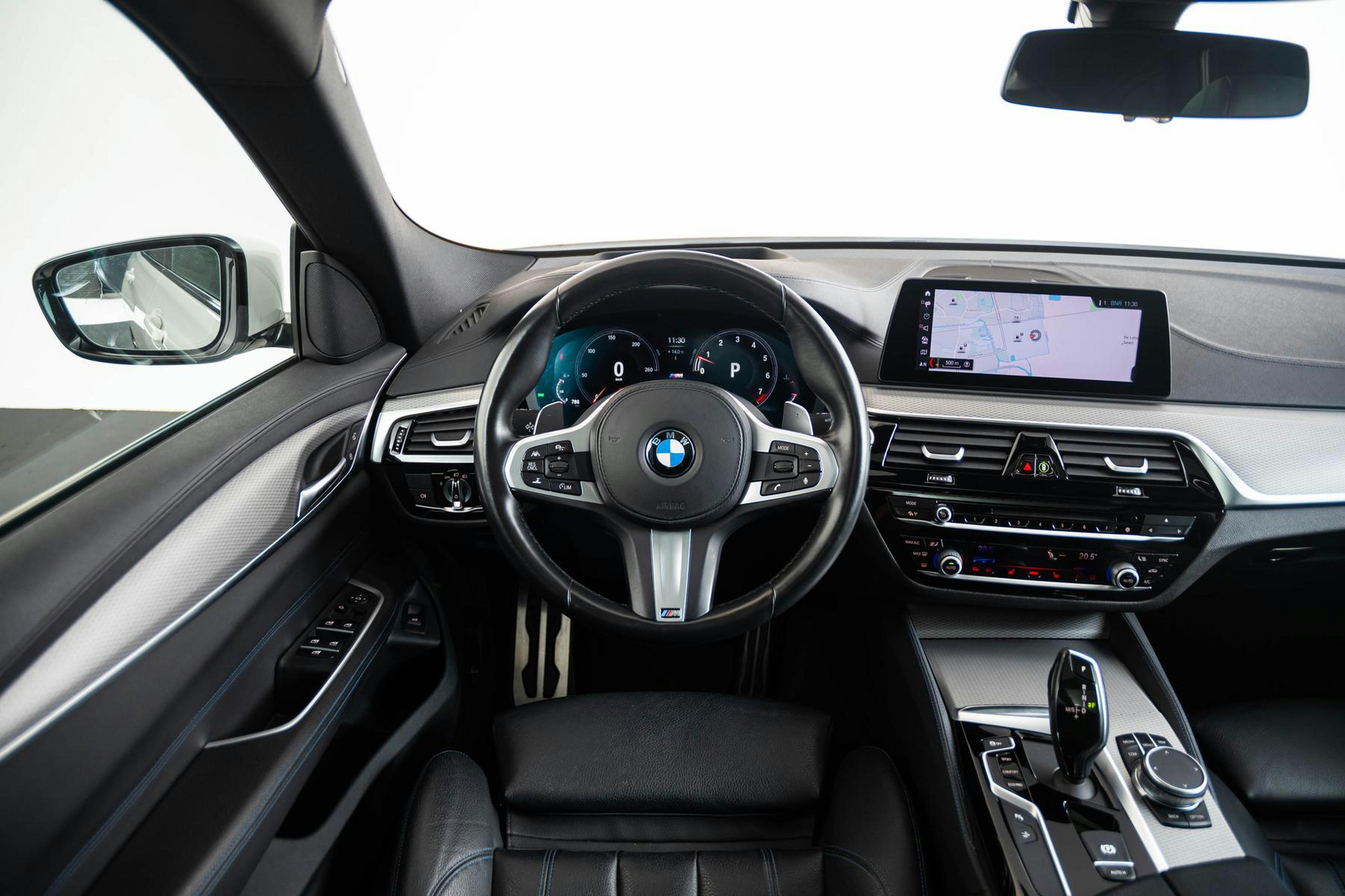 Car image 17