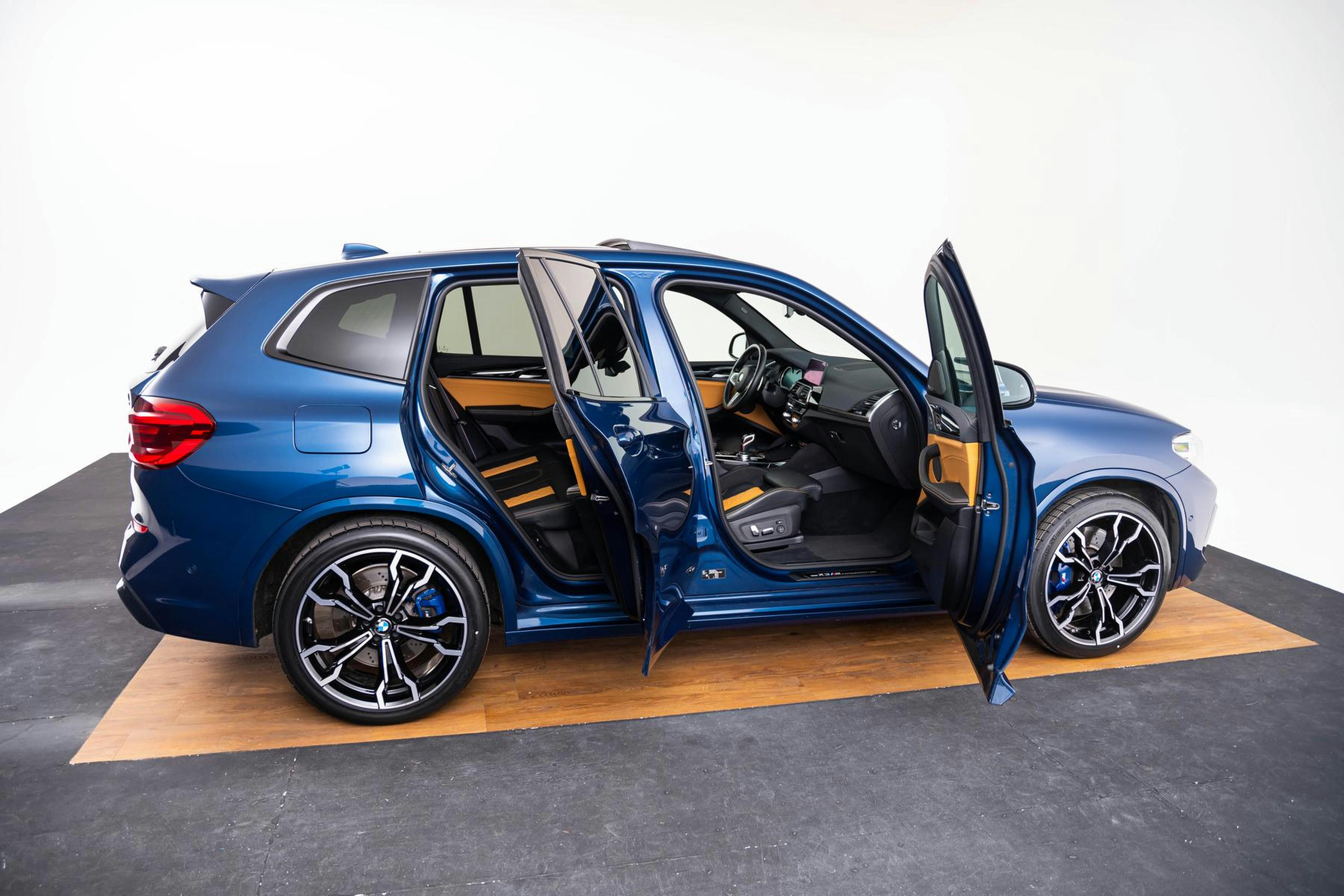 Car image 15