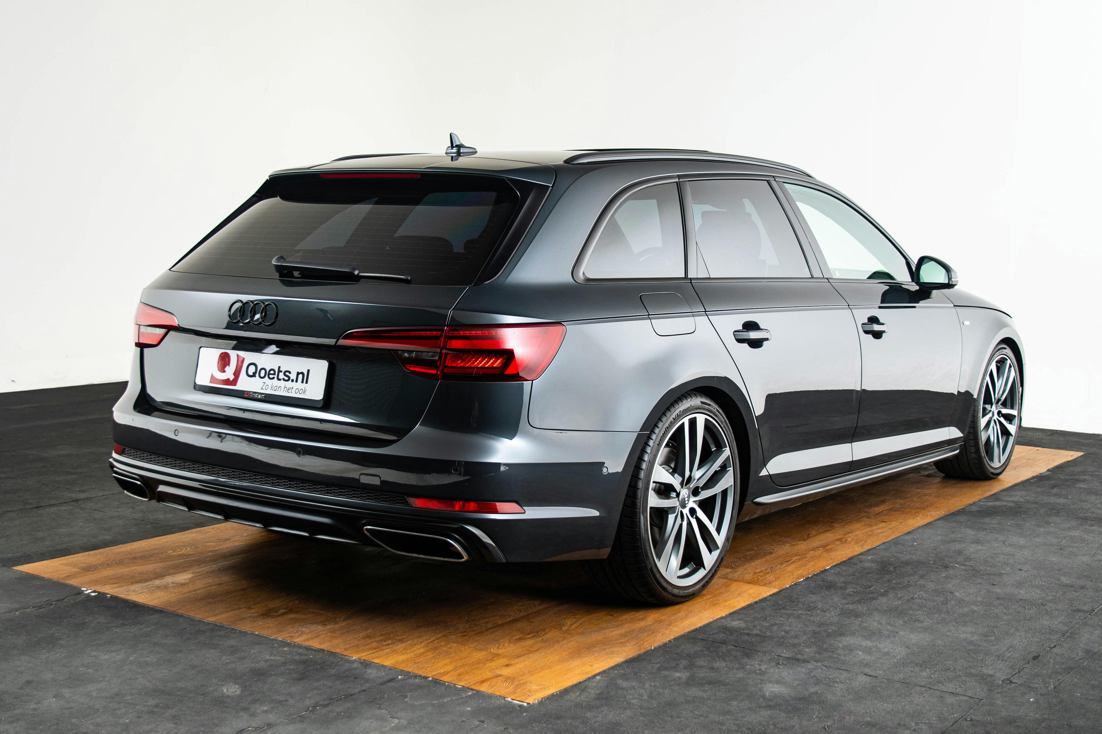 Car image 17