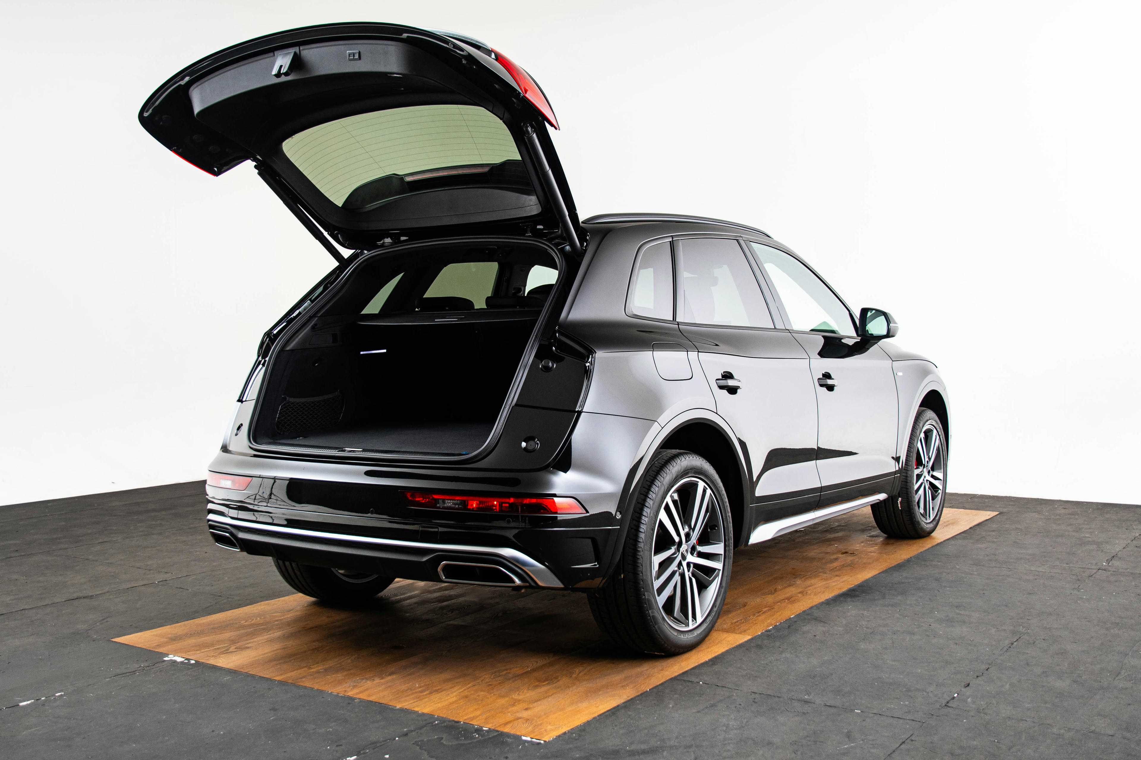 Car image 15