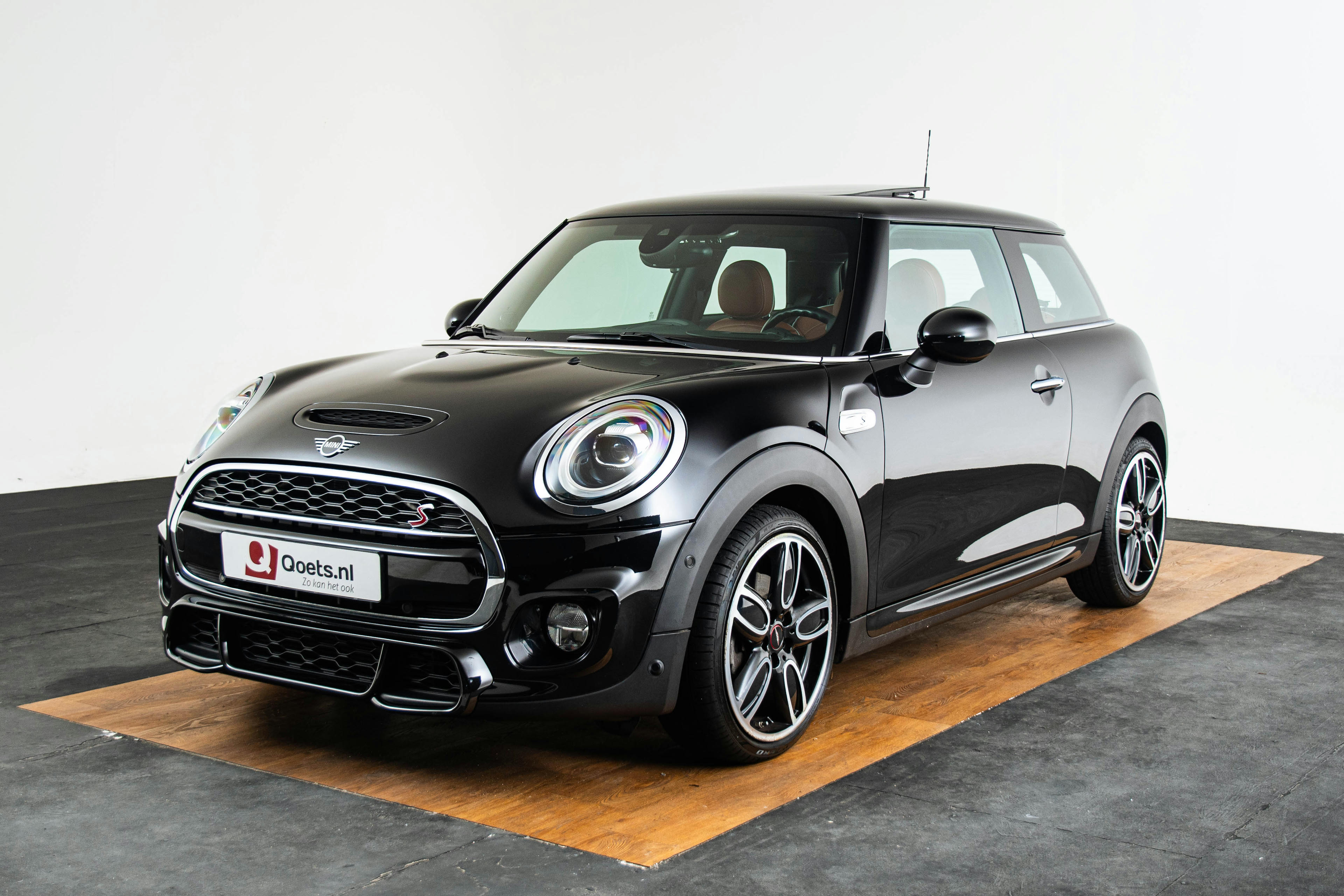 Car image 17