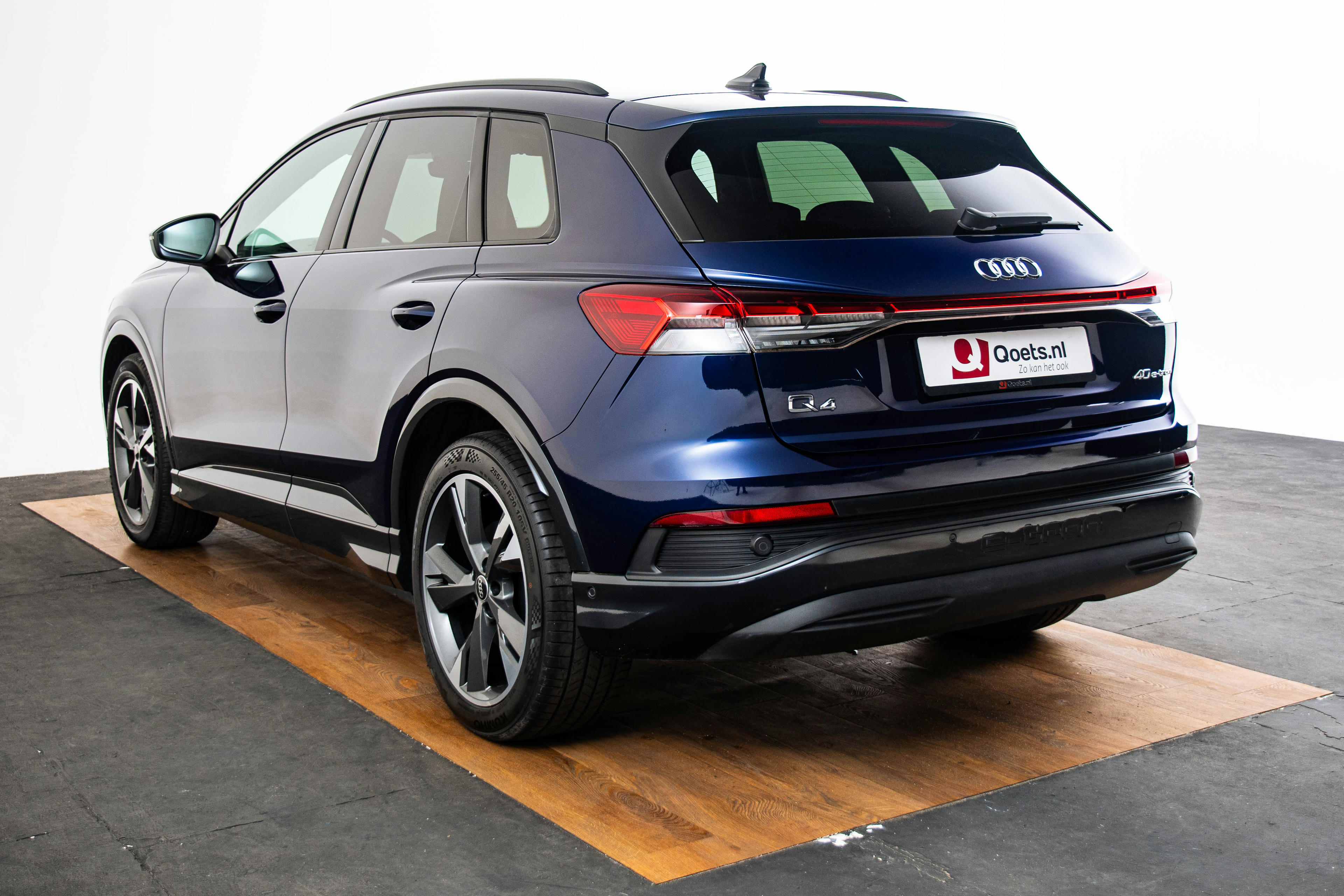 Car image 18