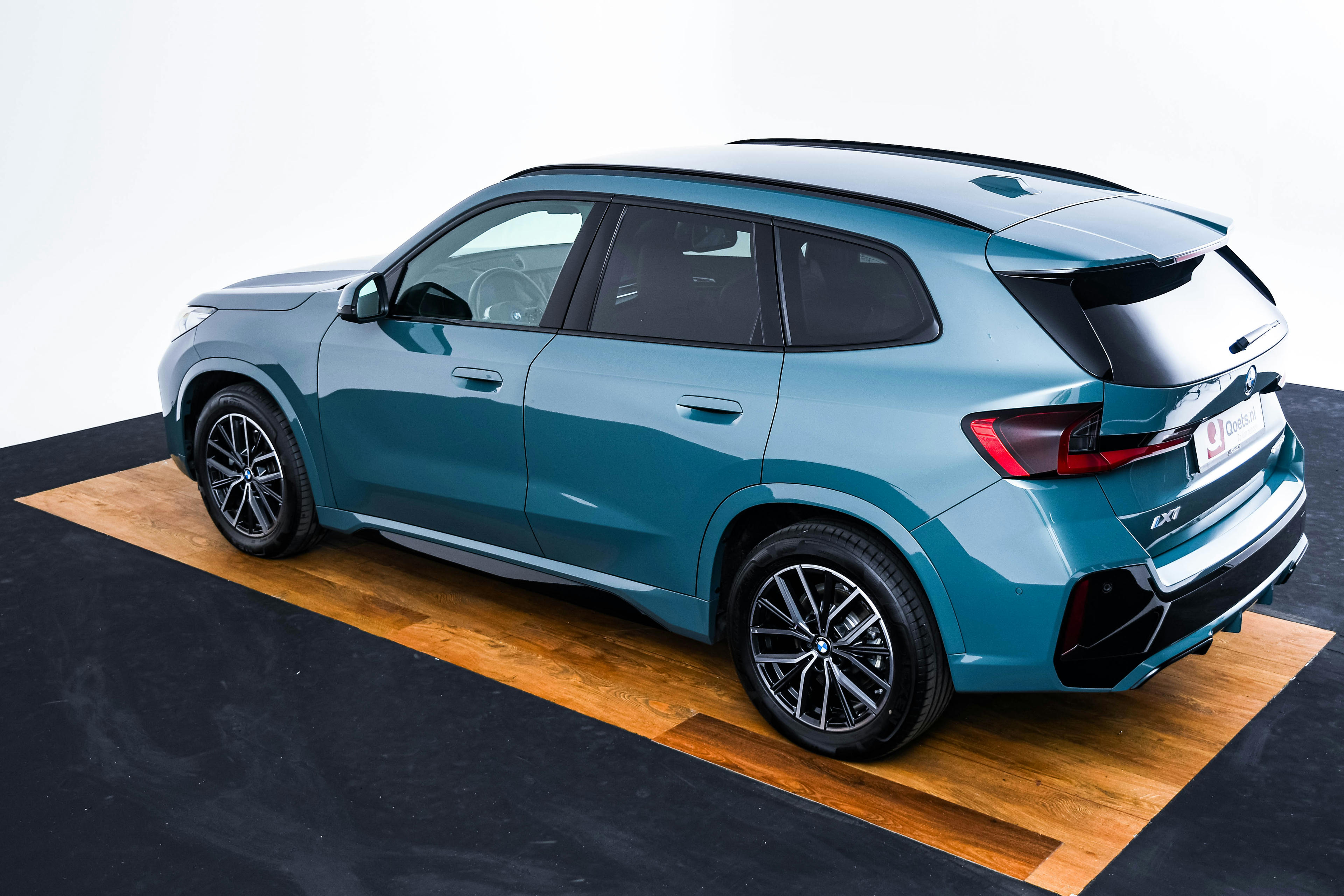 Car image 16