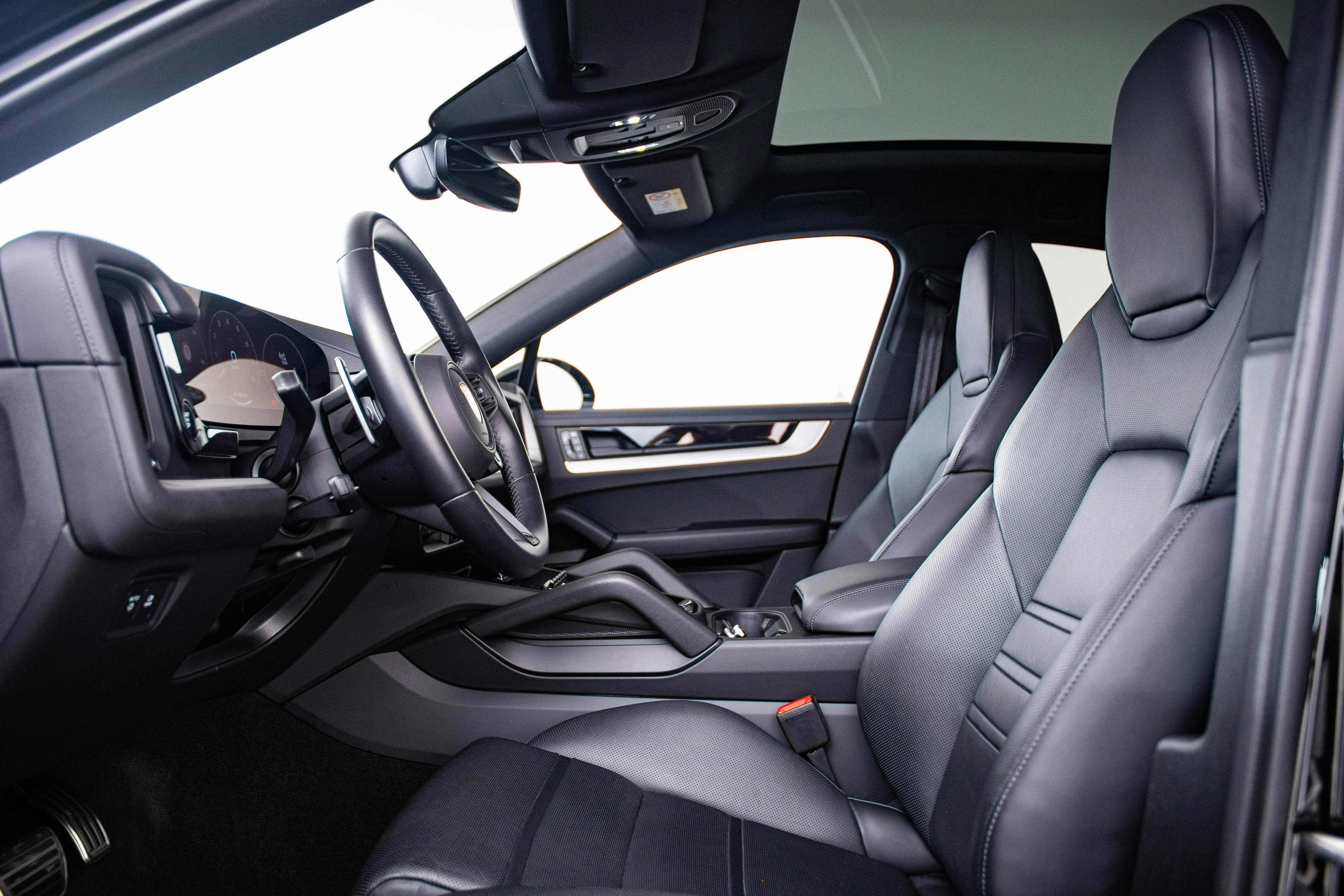 Car image 11