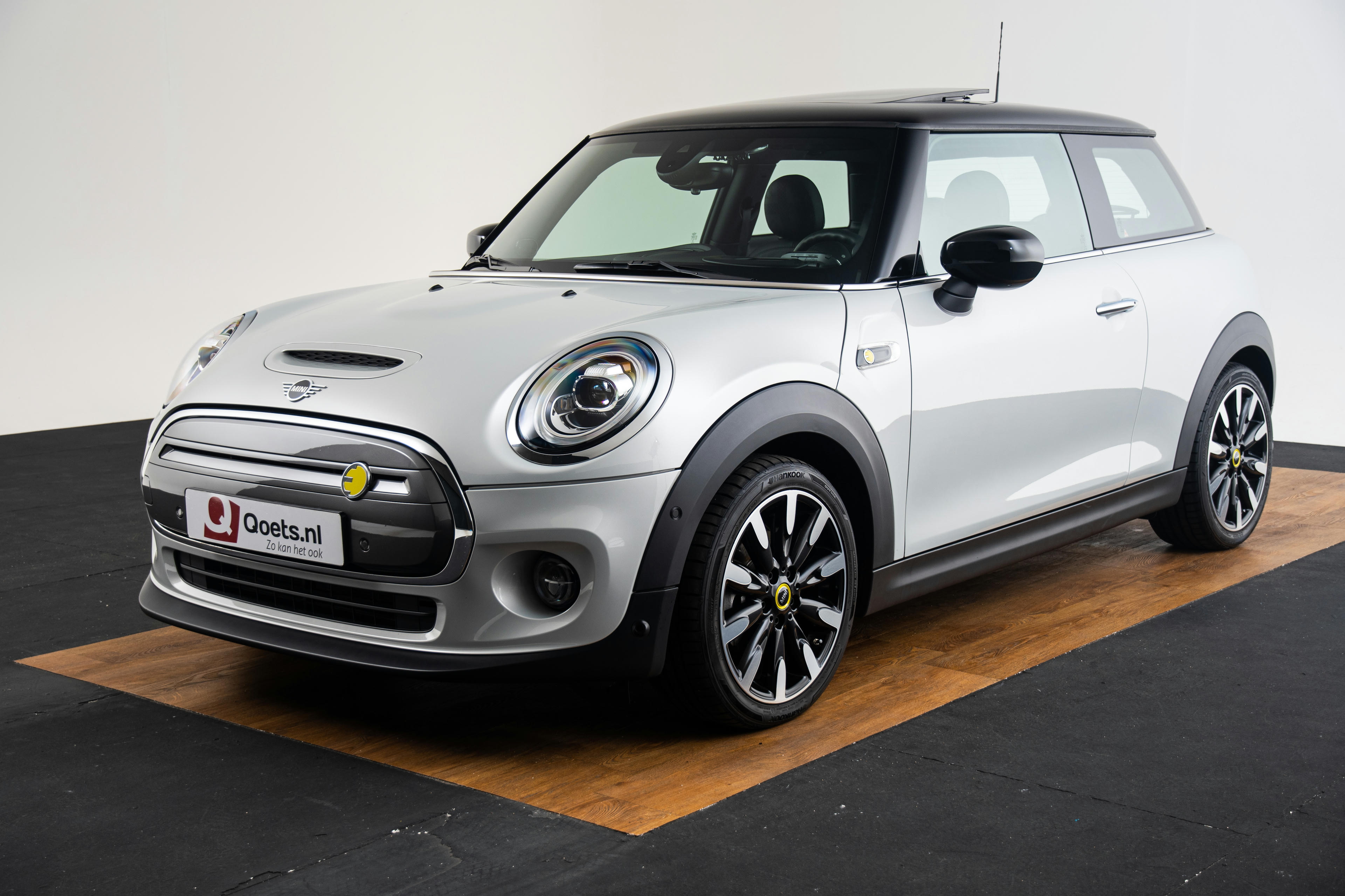 Car image 16