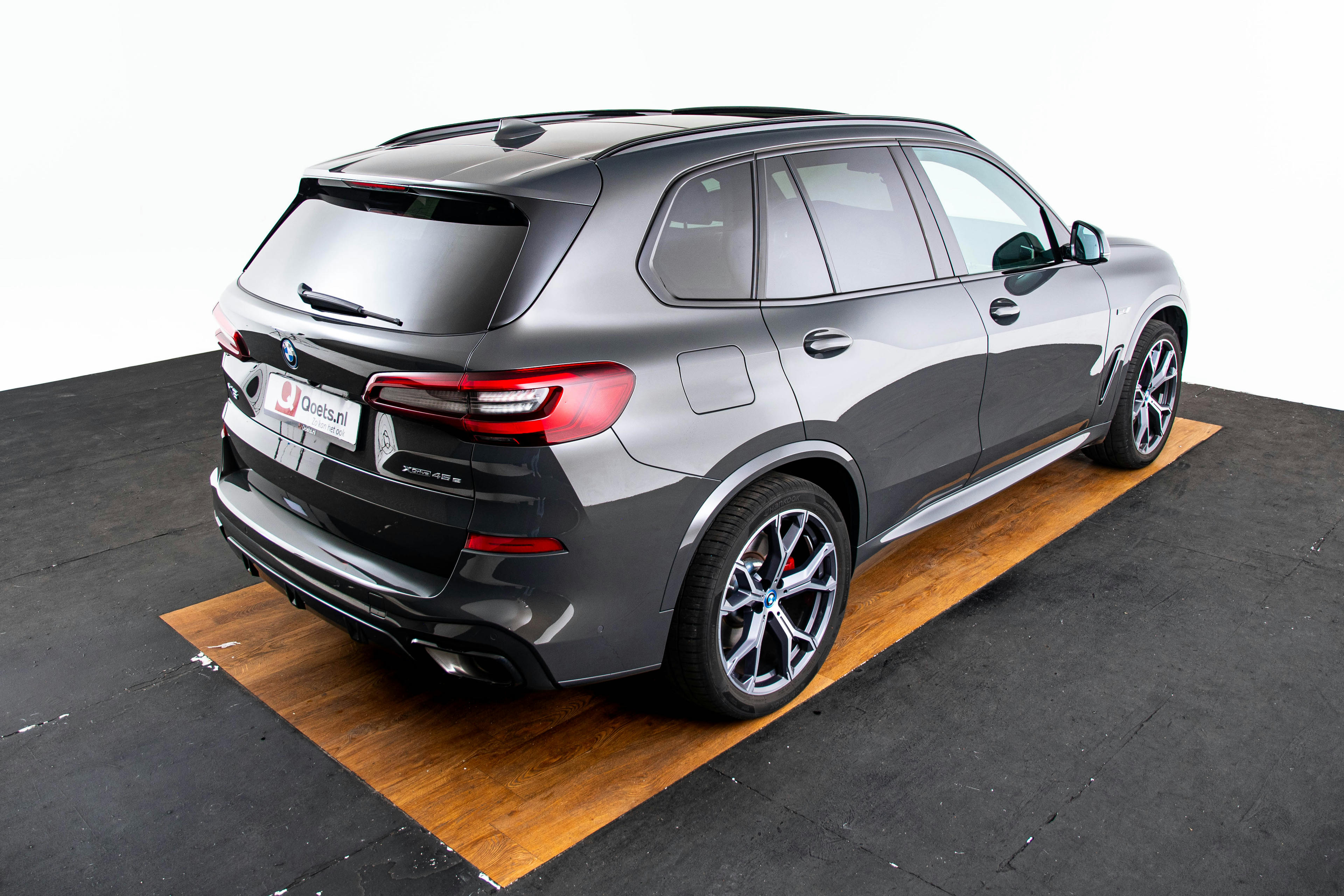 Car image 17