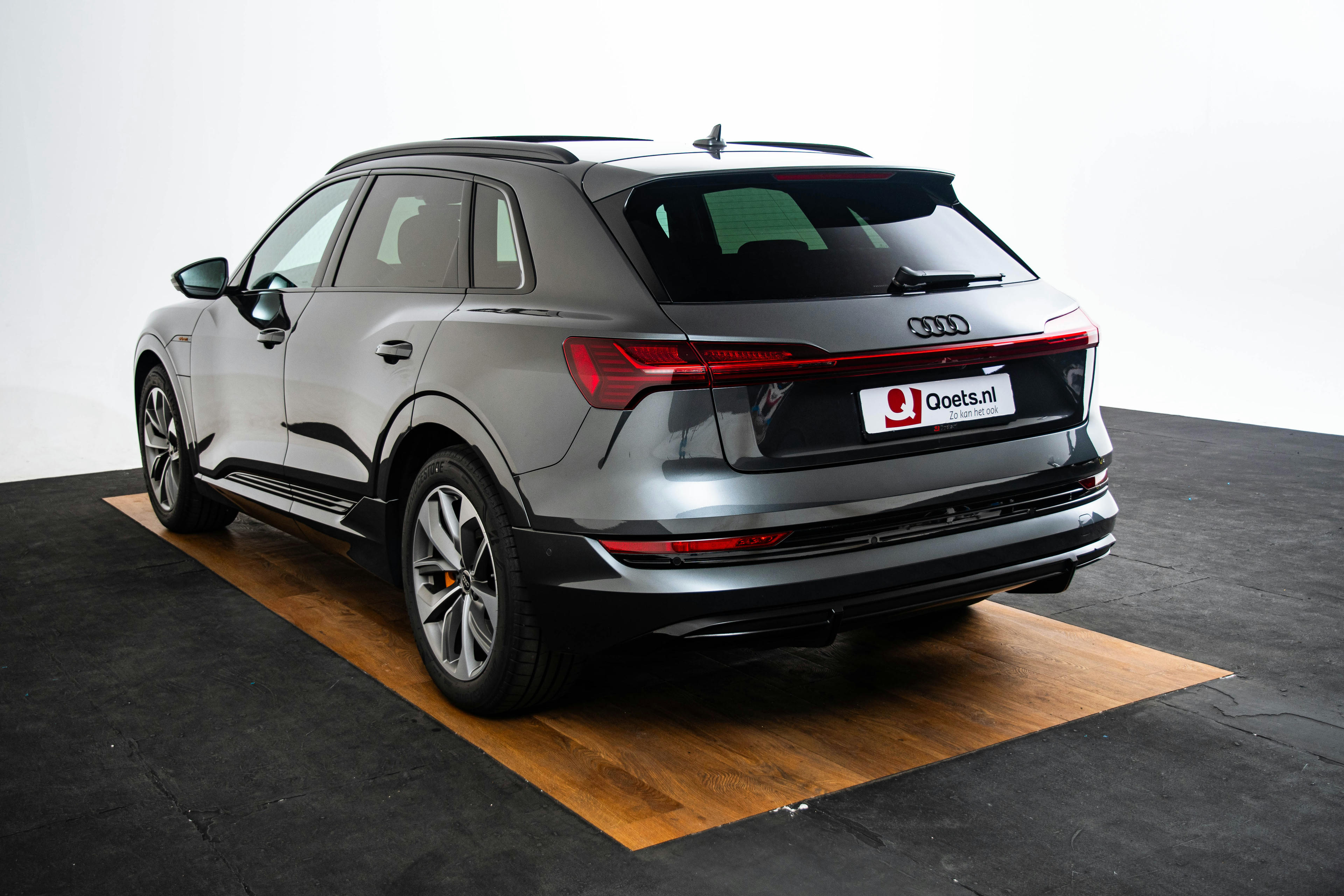 Car image 17