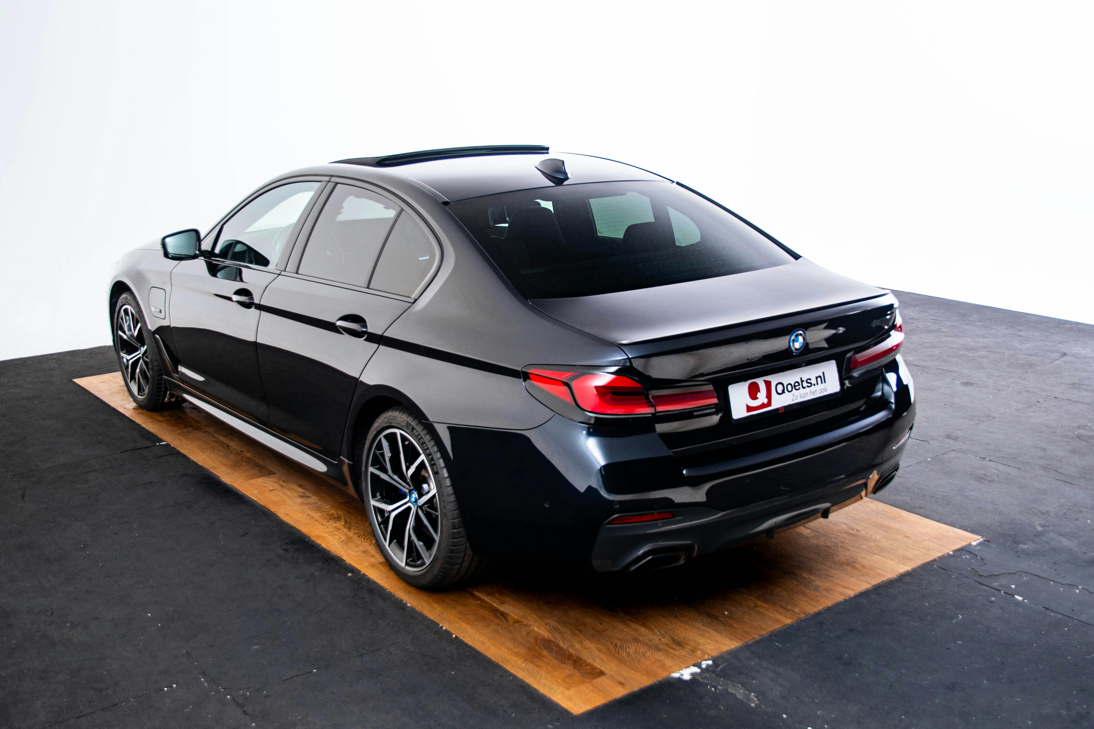 Car image 18