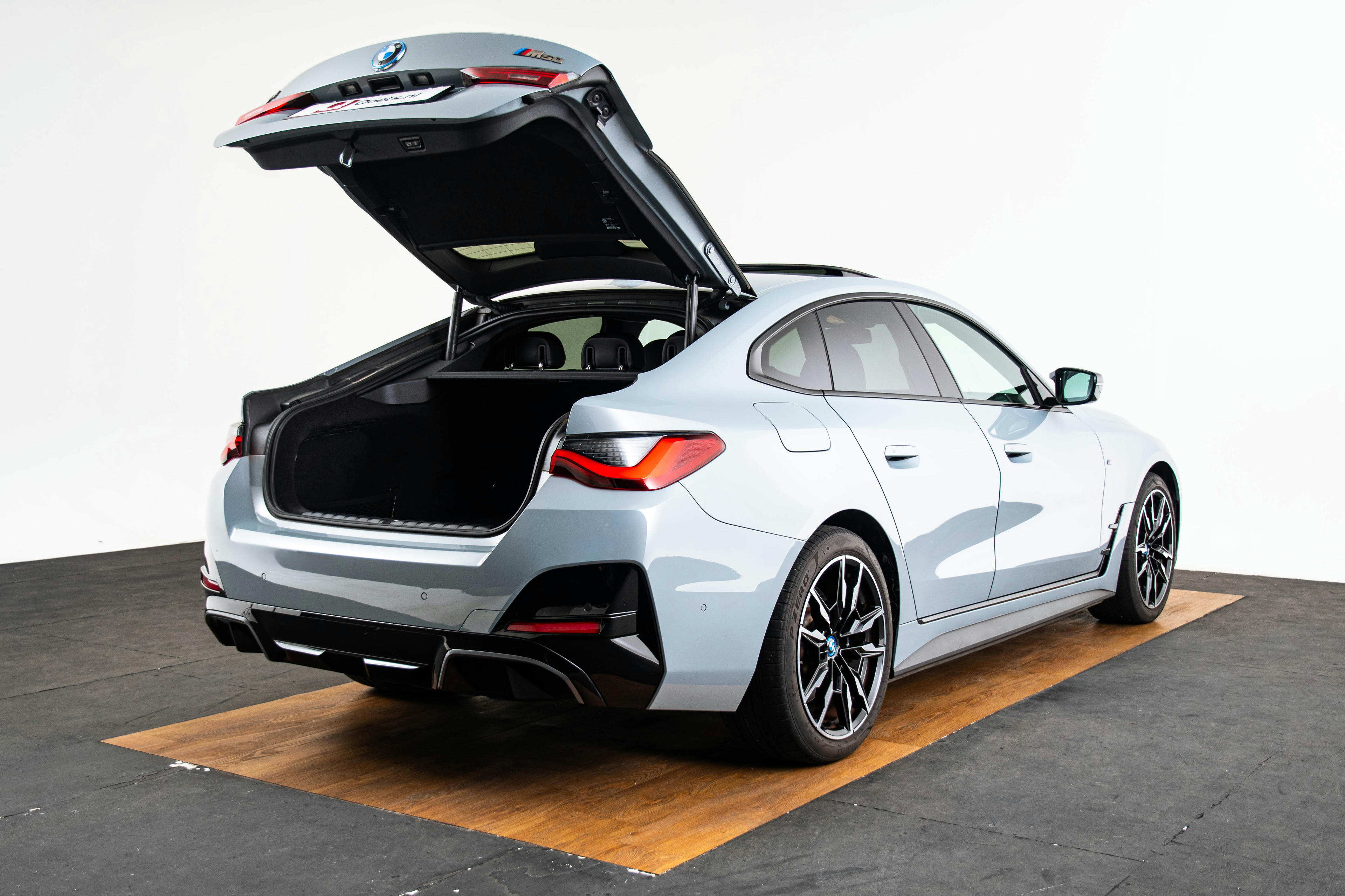 Car image 15
