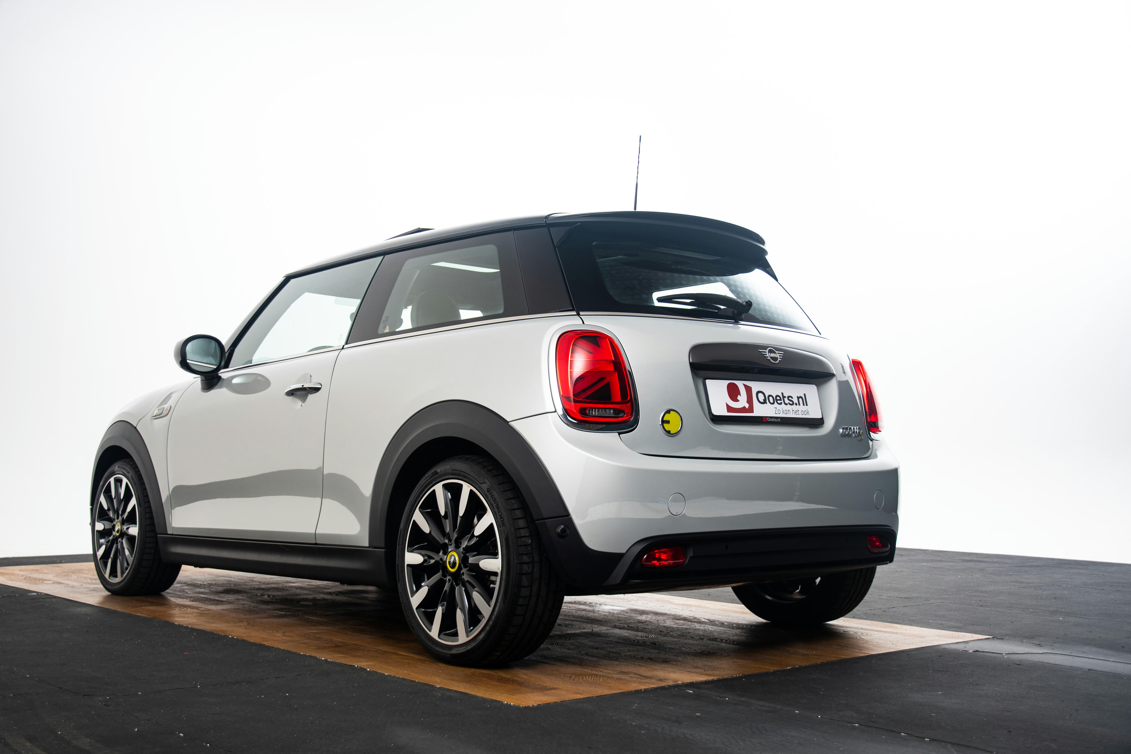 Car image 17