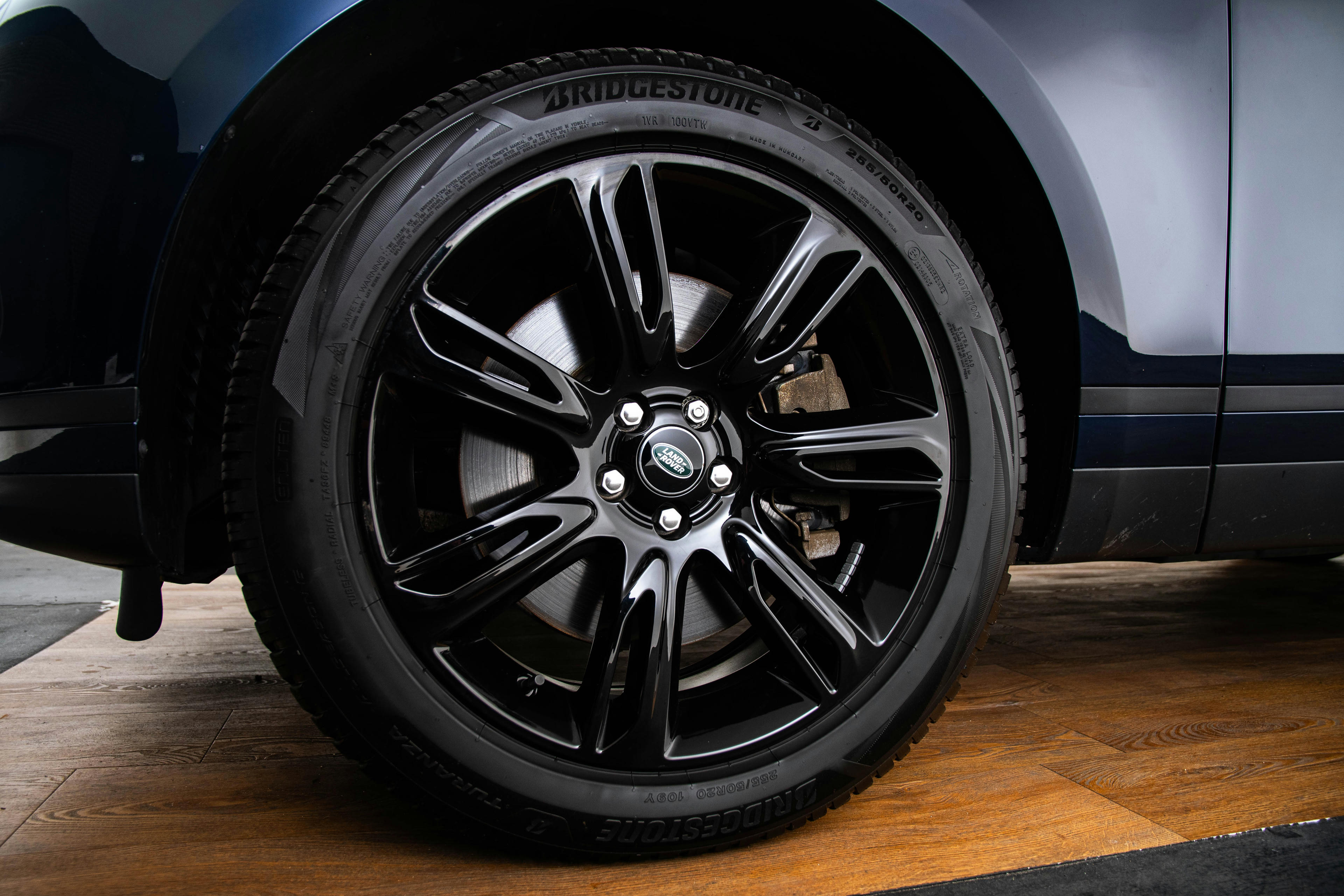 Car image 14