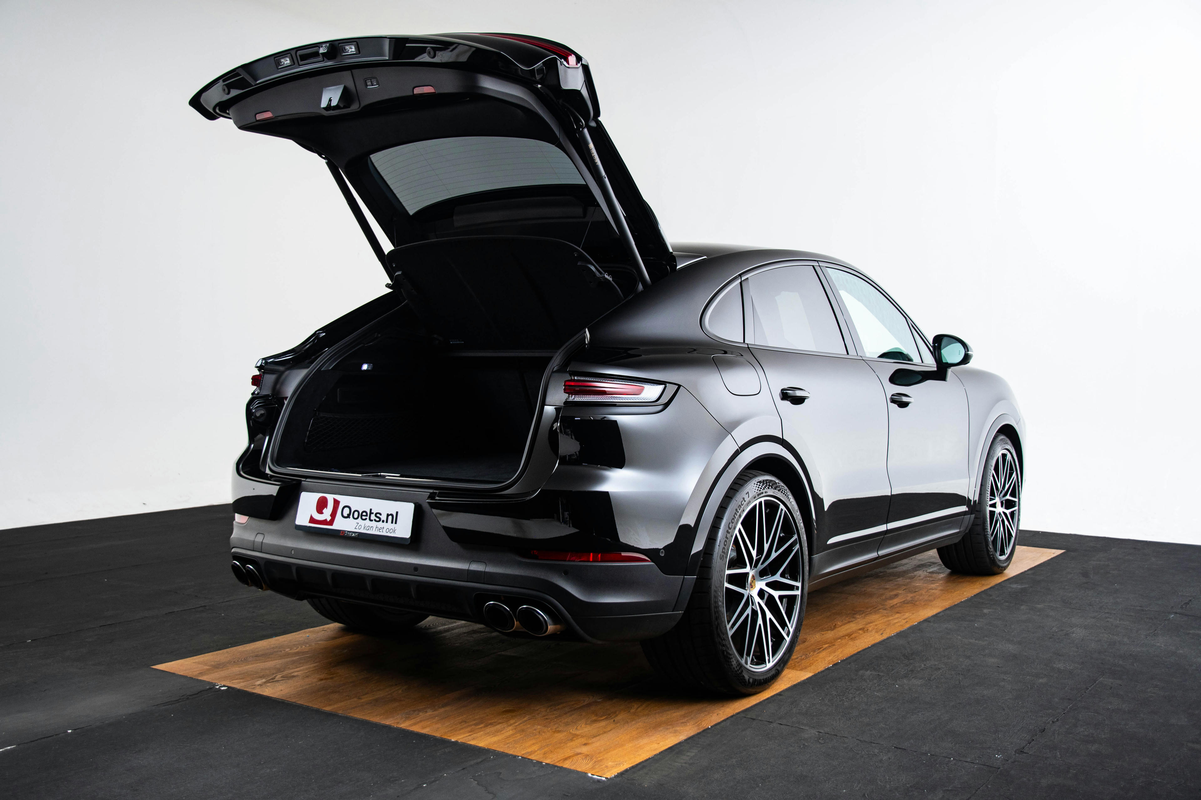 Car image 18