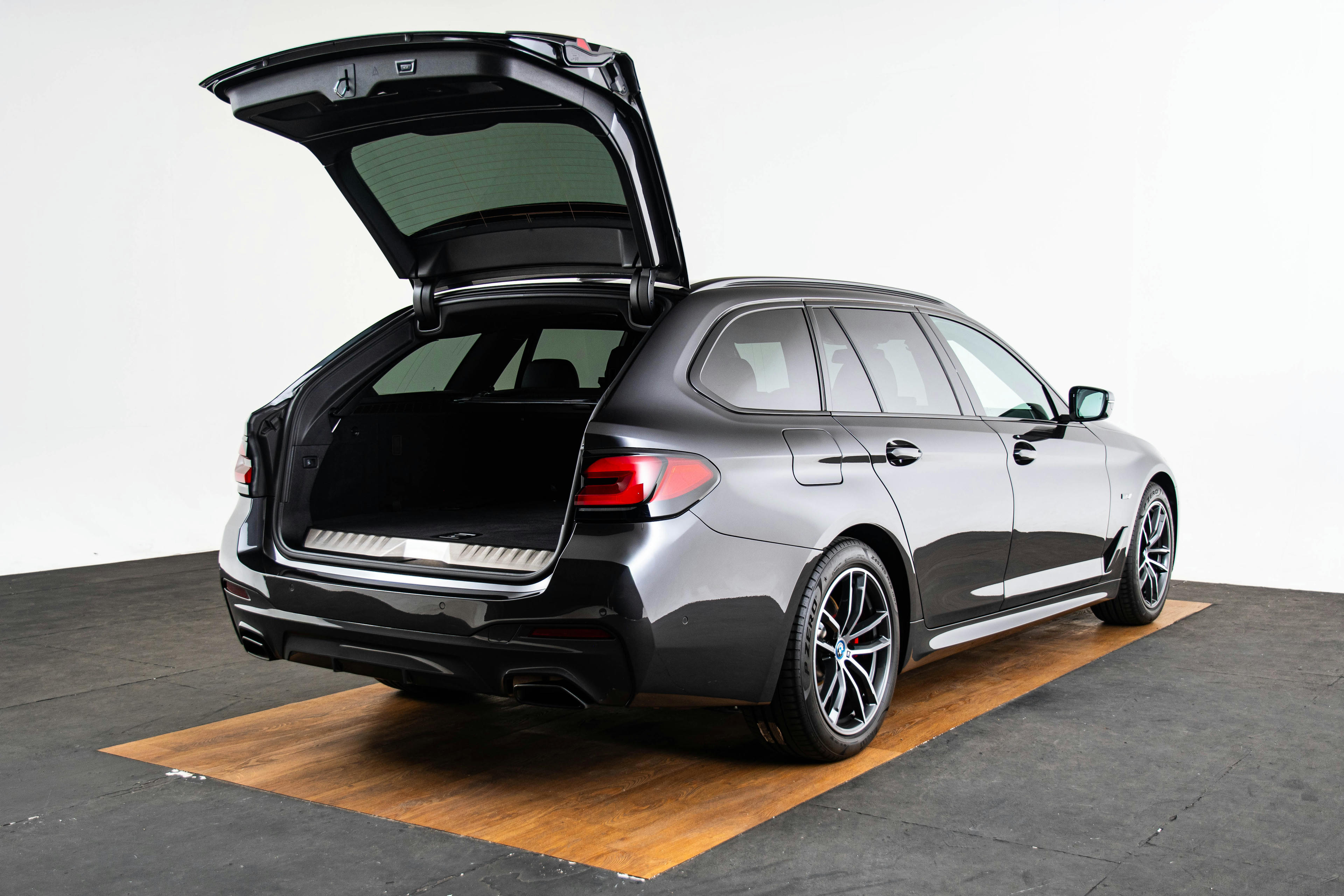 Car image 15