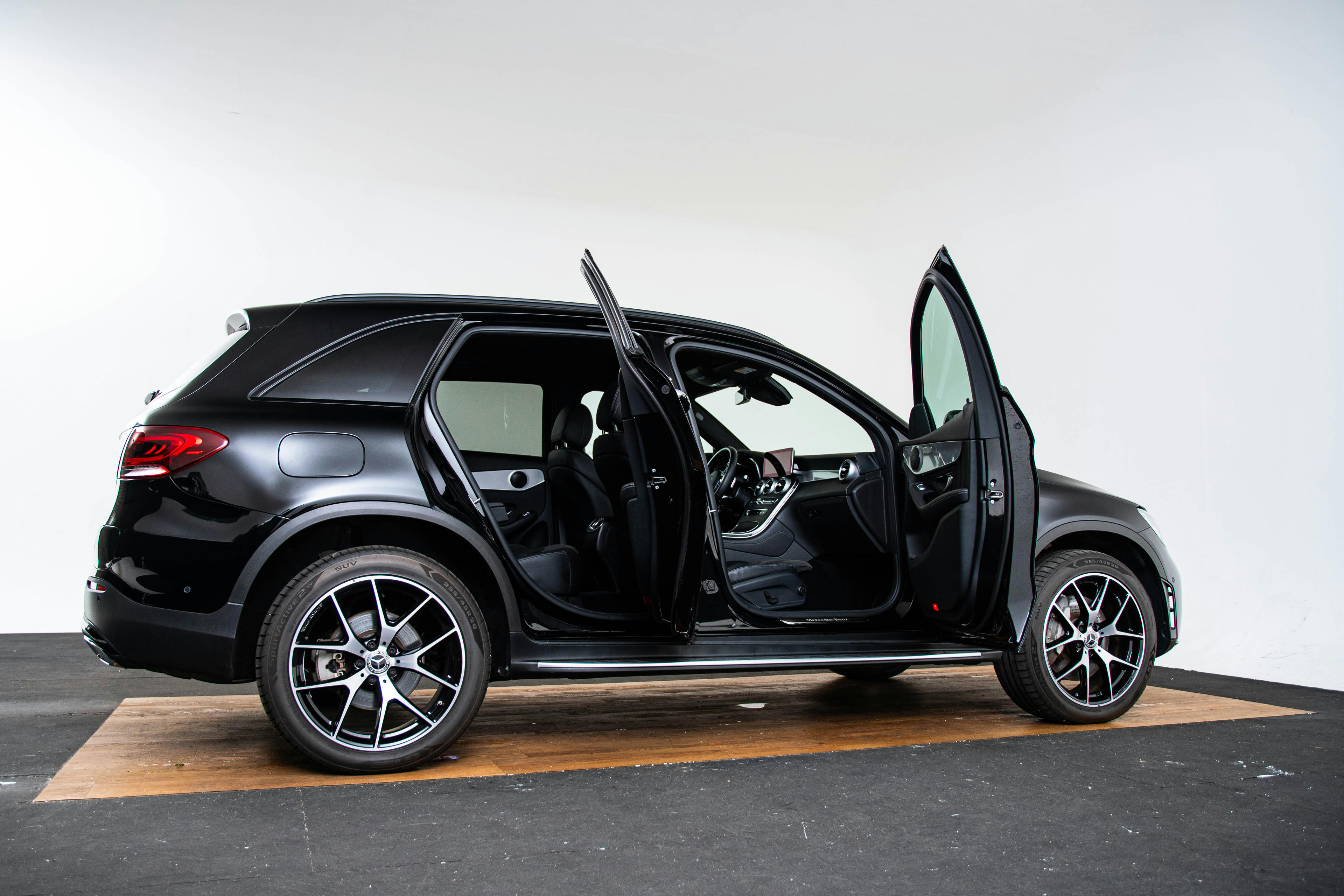 Car image 16