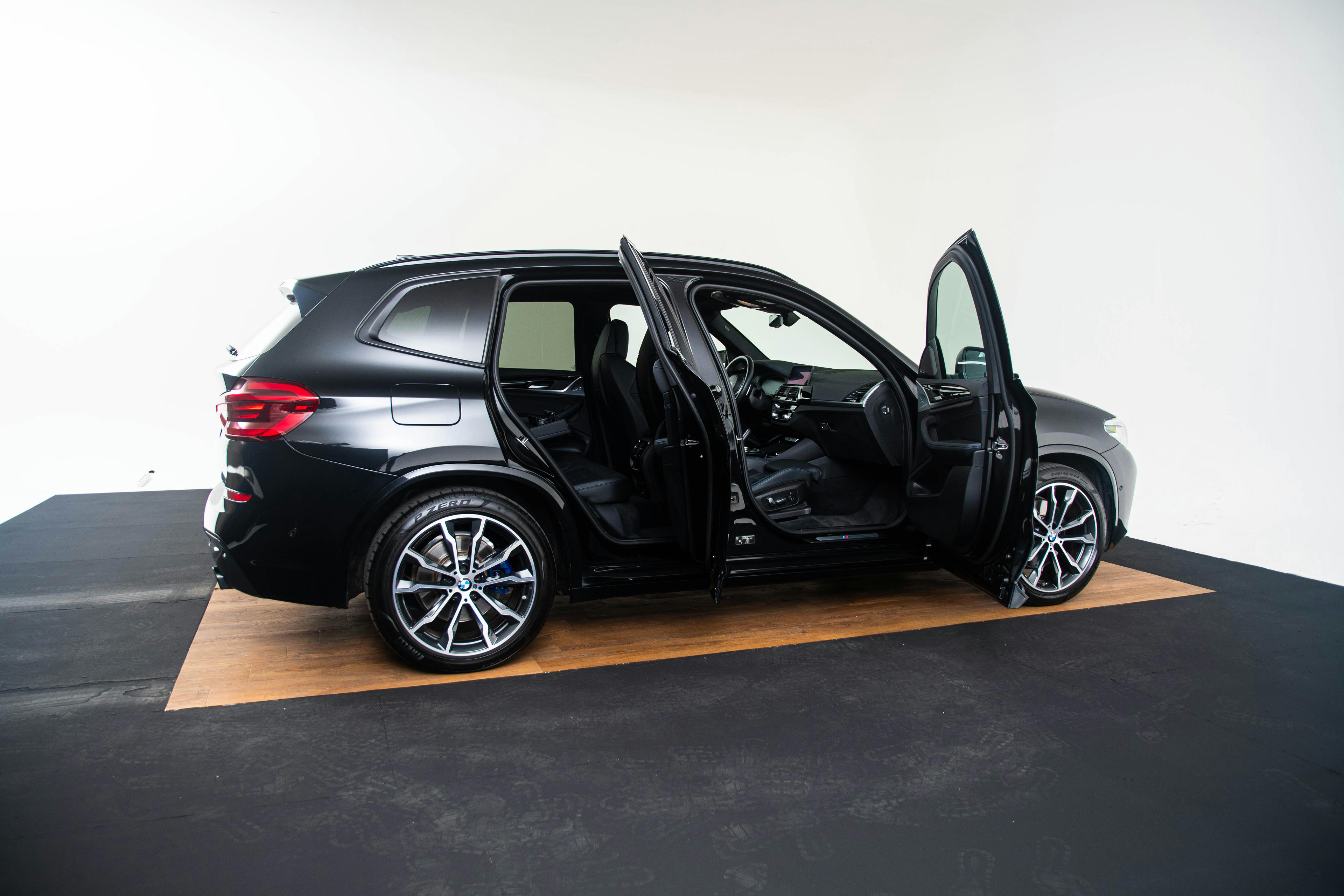 Car image 11