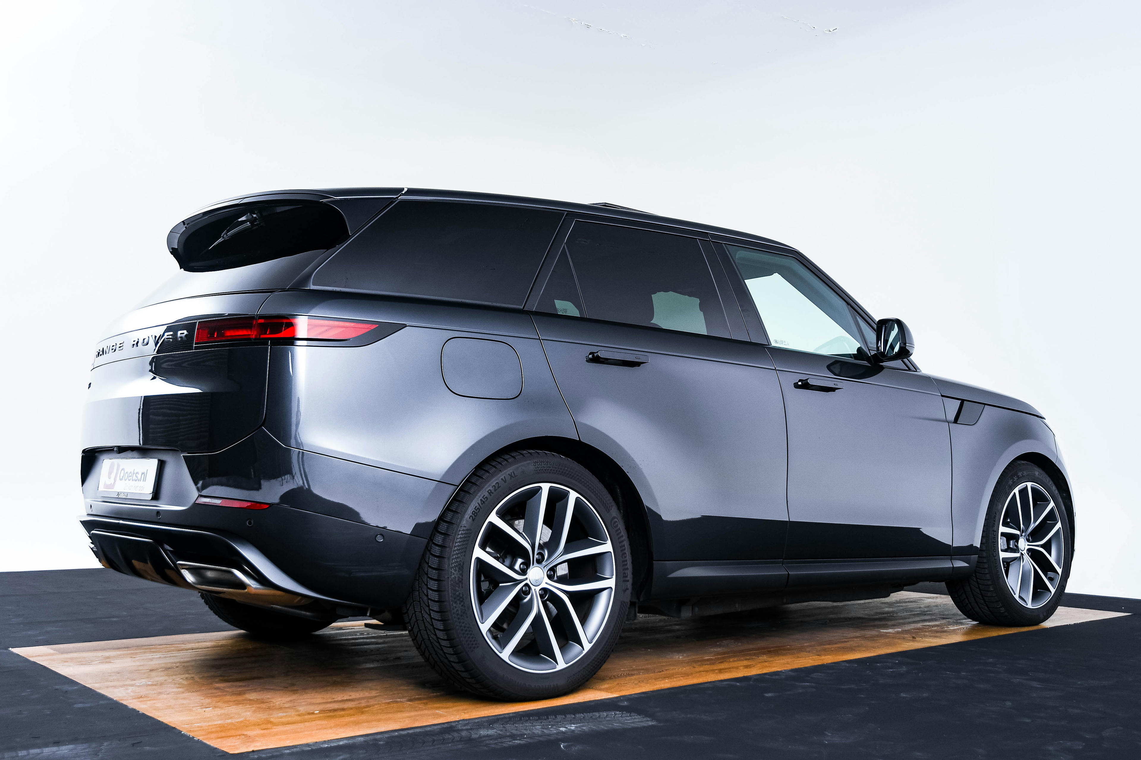 Car image 12