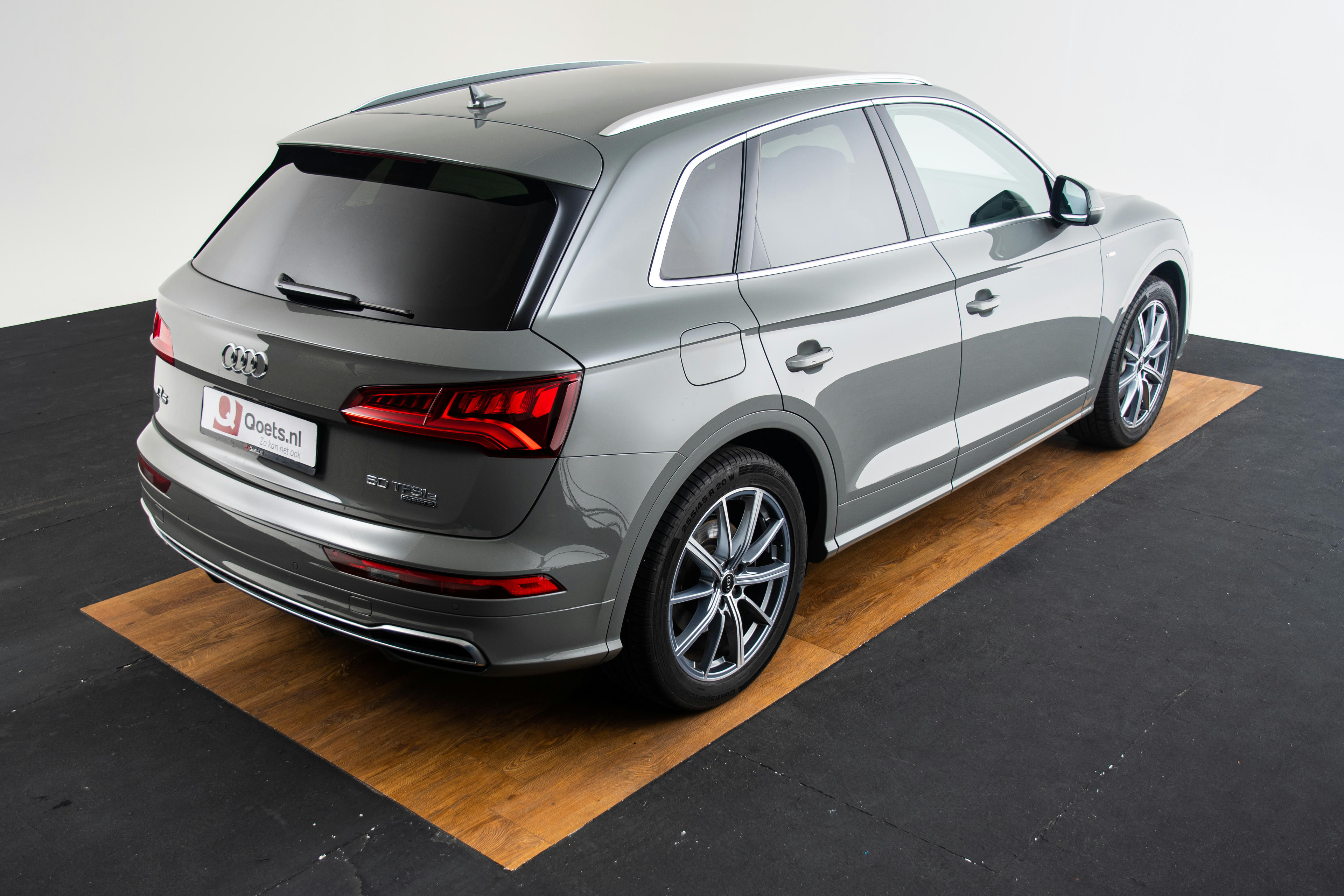 Car image 16