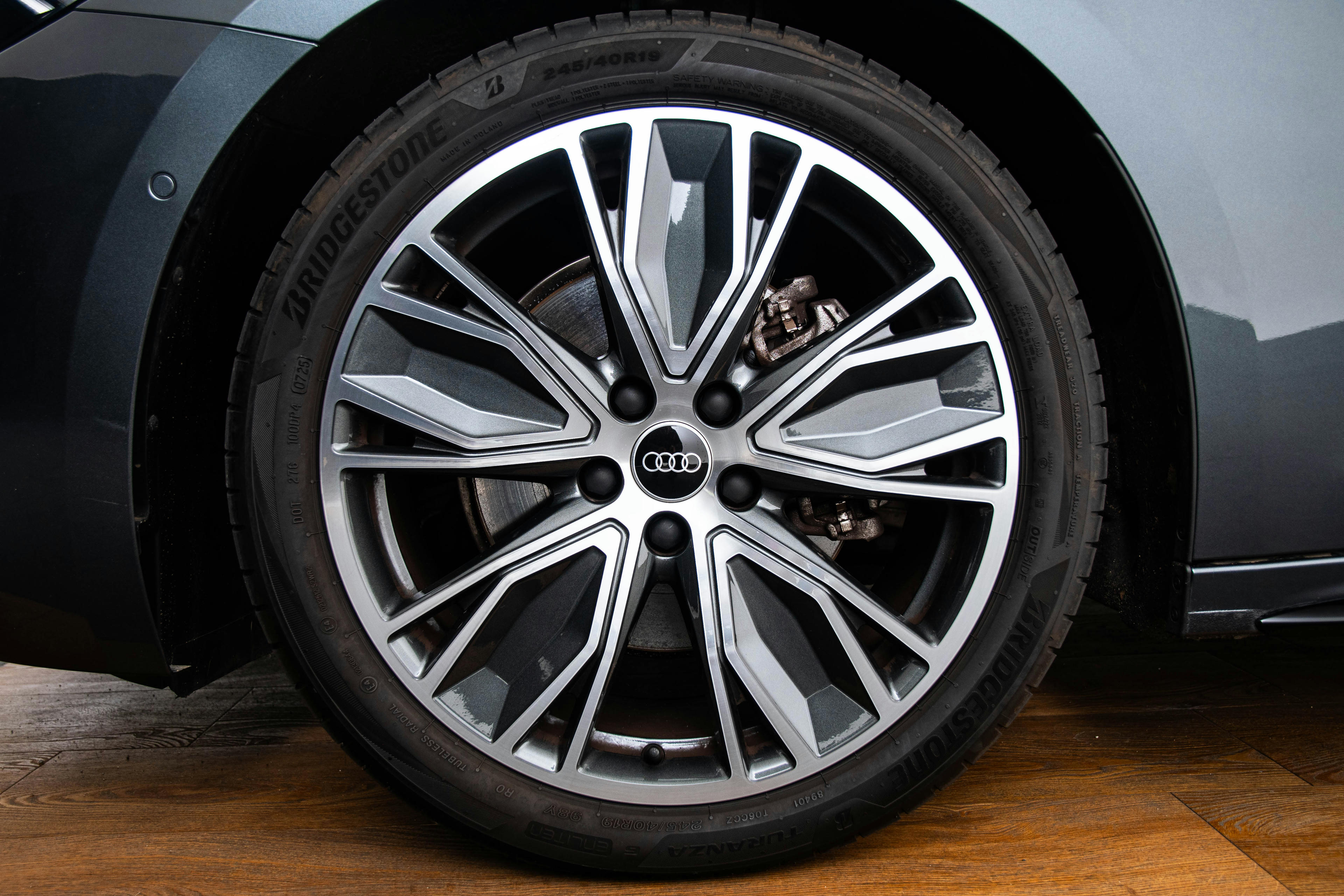 Car image 14