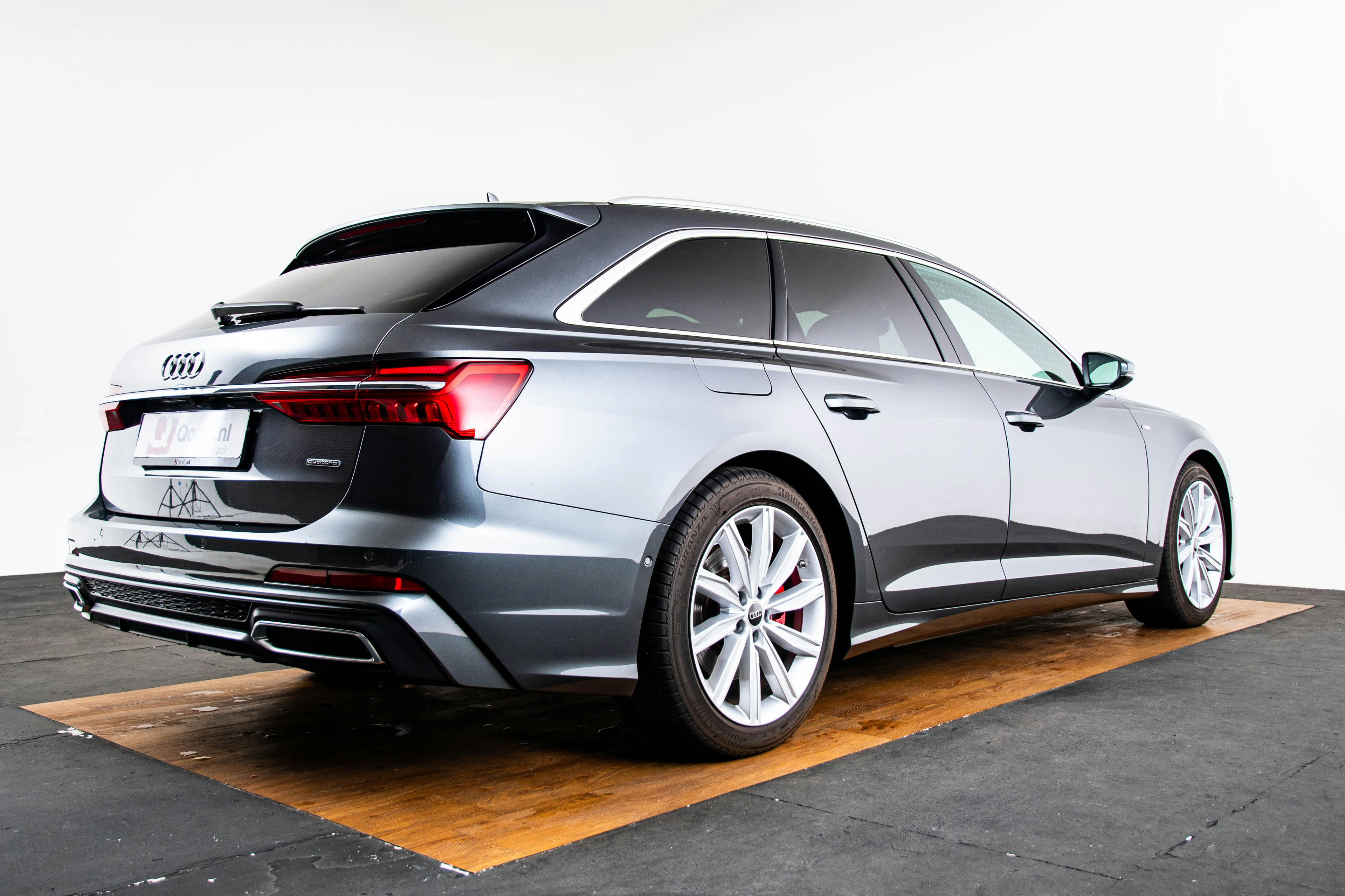 Car image 12