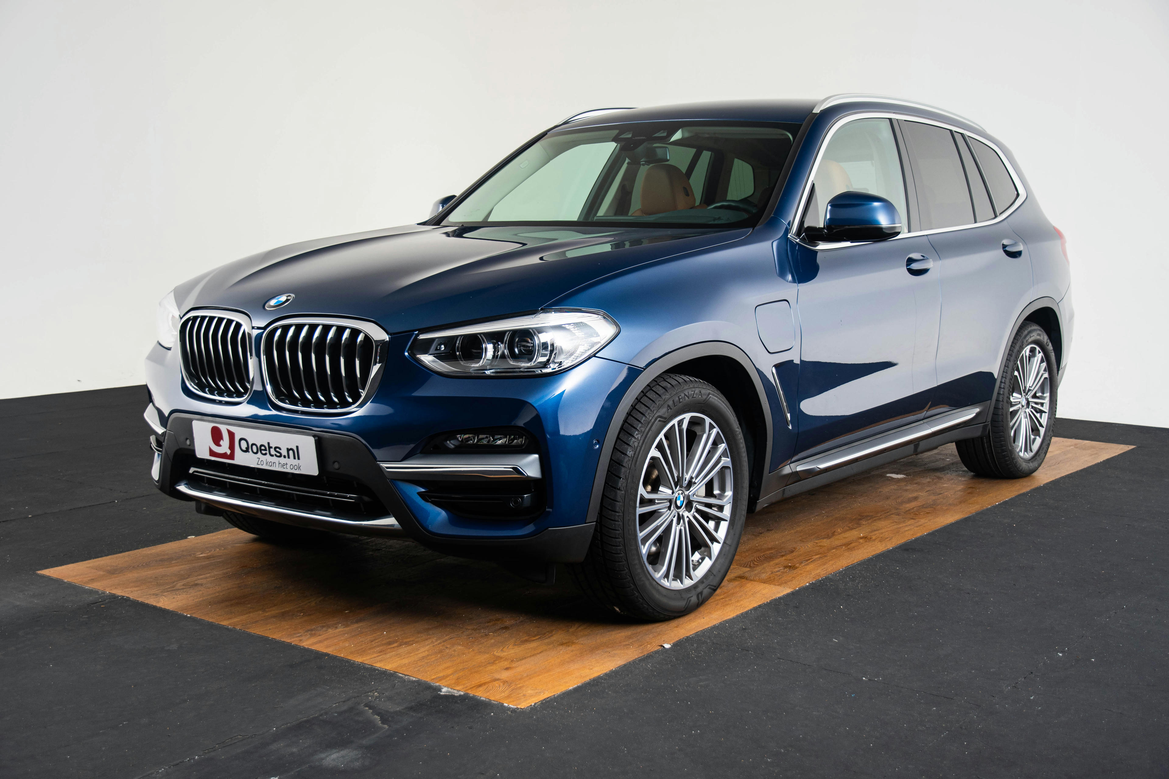Car image 14