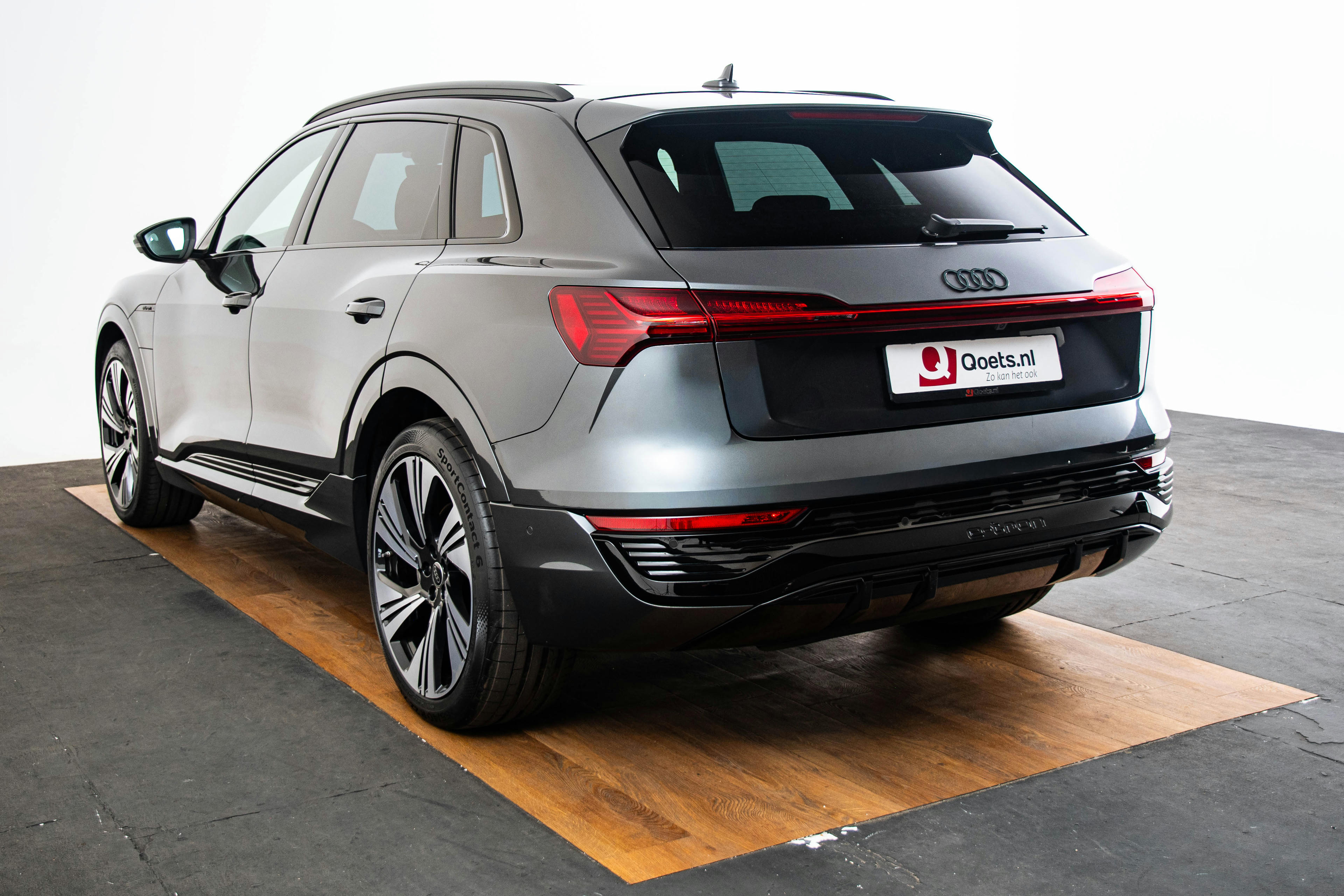 Car image 18