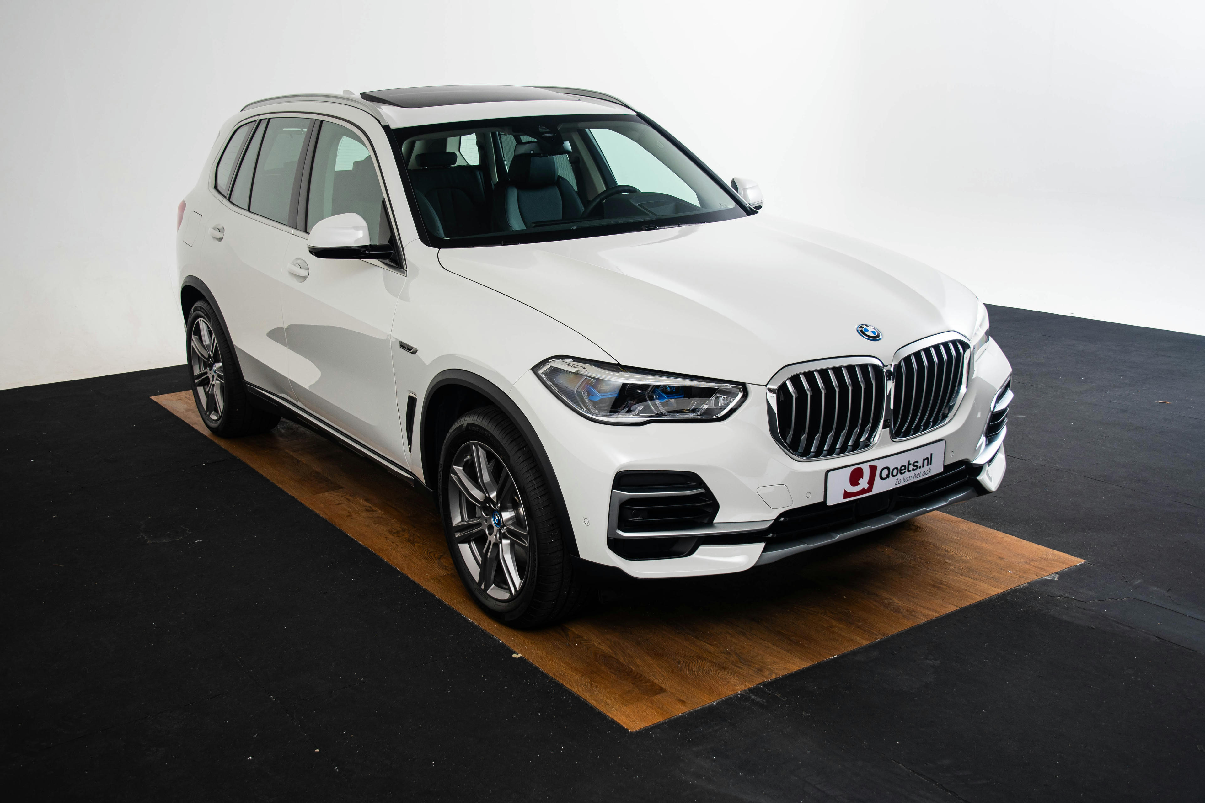 Car image 16