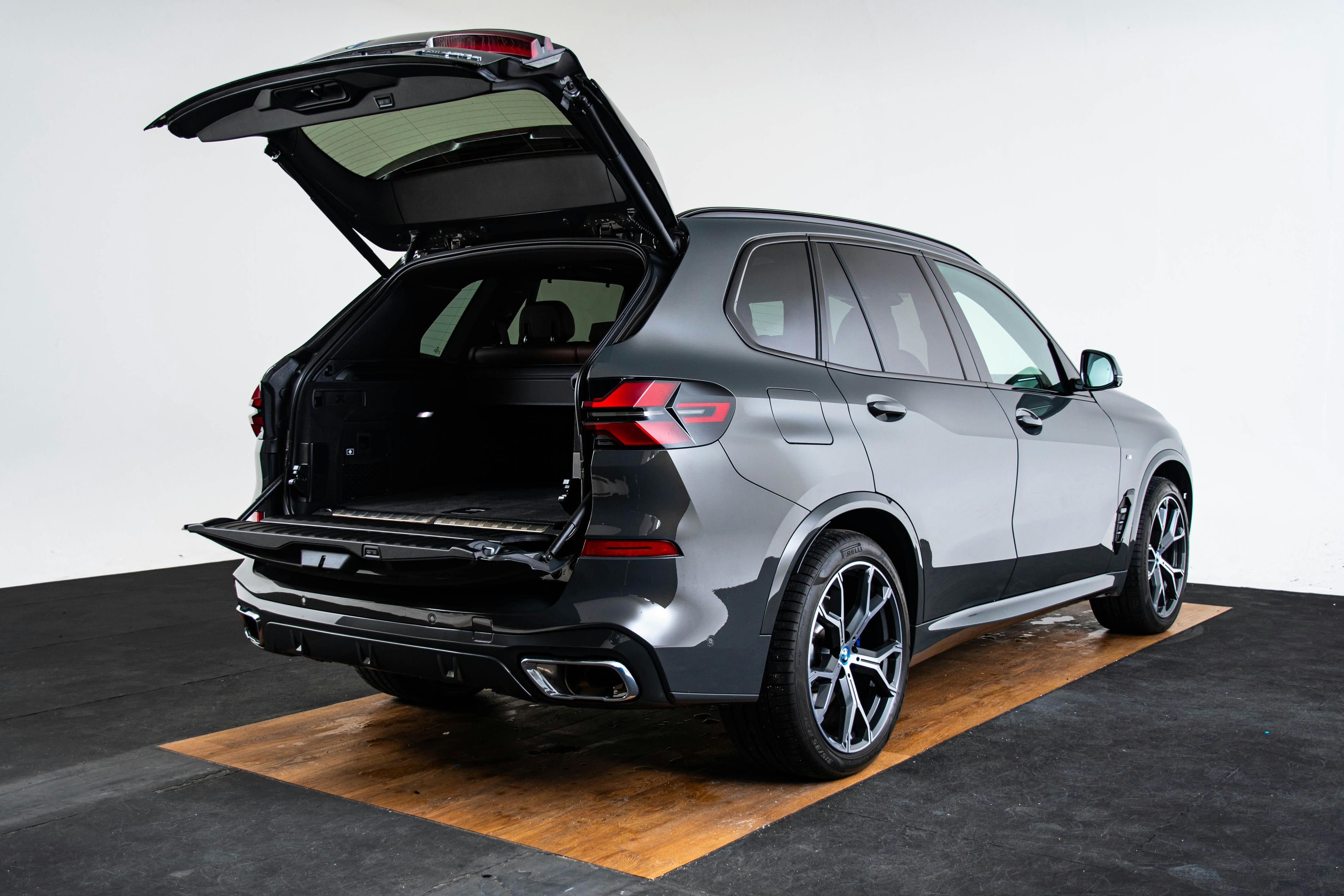 Car image 9