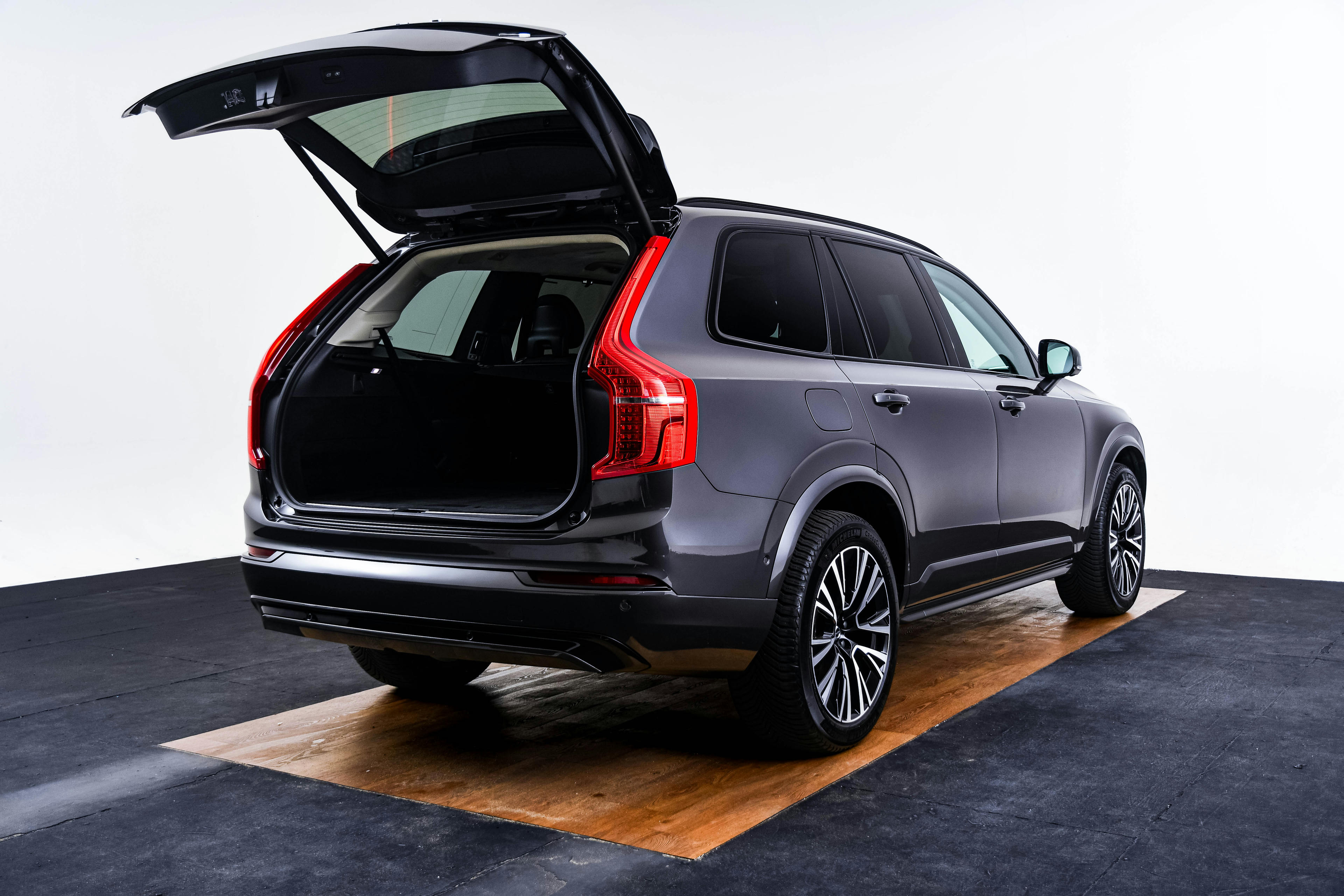 Car image 8