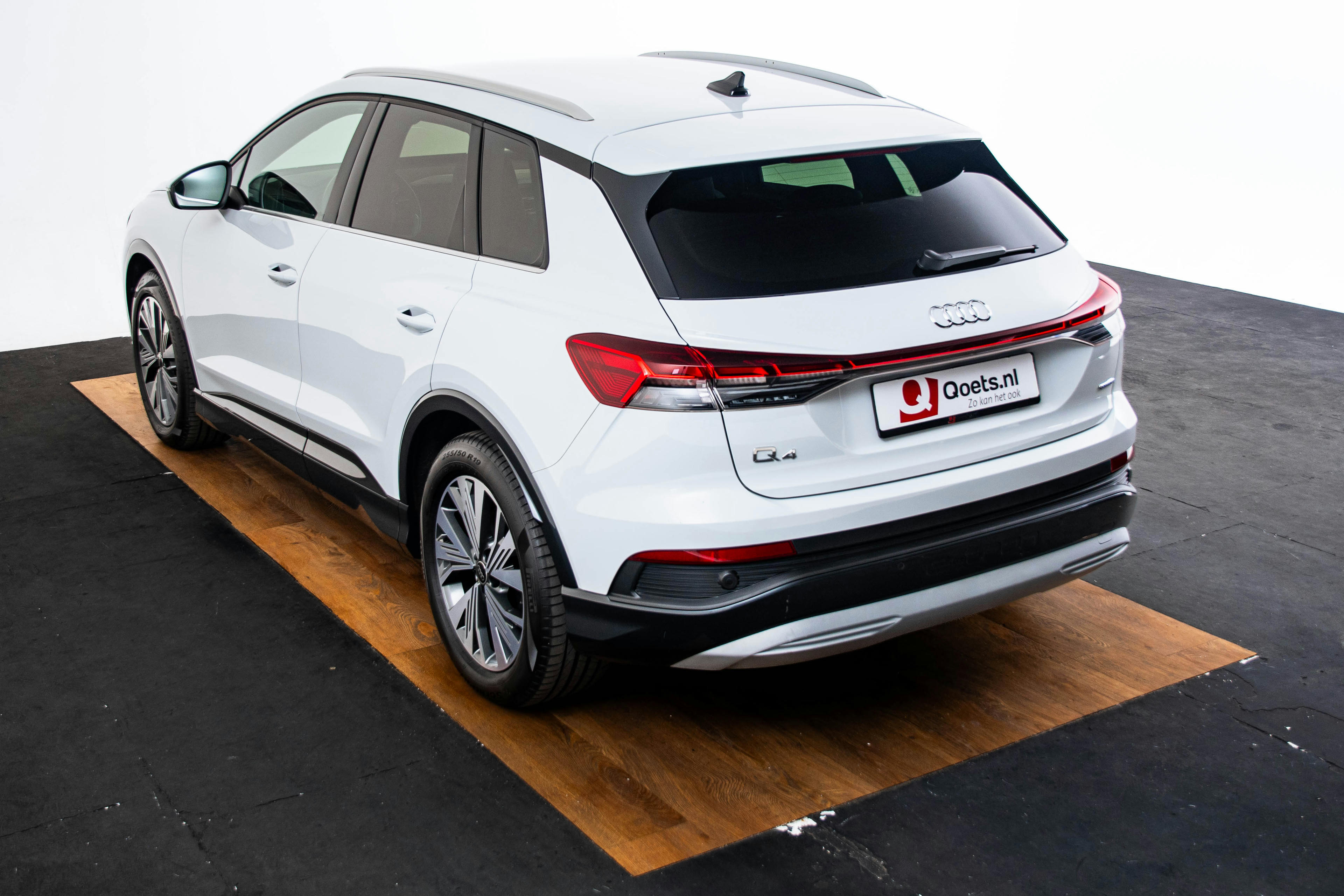 Car image 14