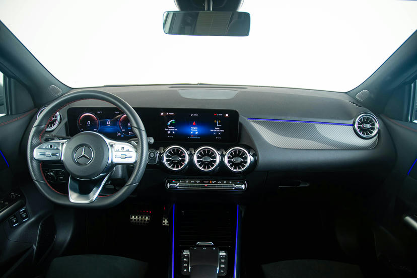 Widescreen (10 inch) display van combi-instrument