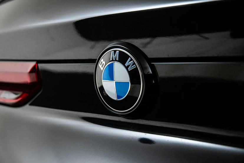 Trekhaak met elektrisch wegklapbare kogel