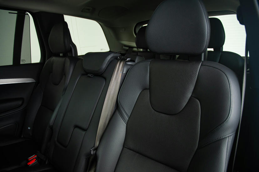  Verwarmbare zittingen buitenste zitplaatsen tweede zitrij 