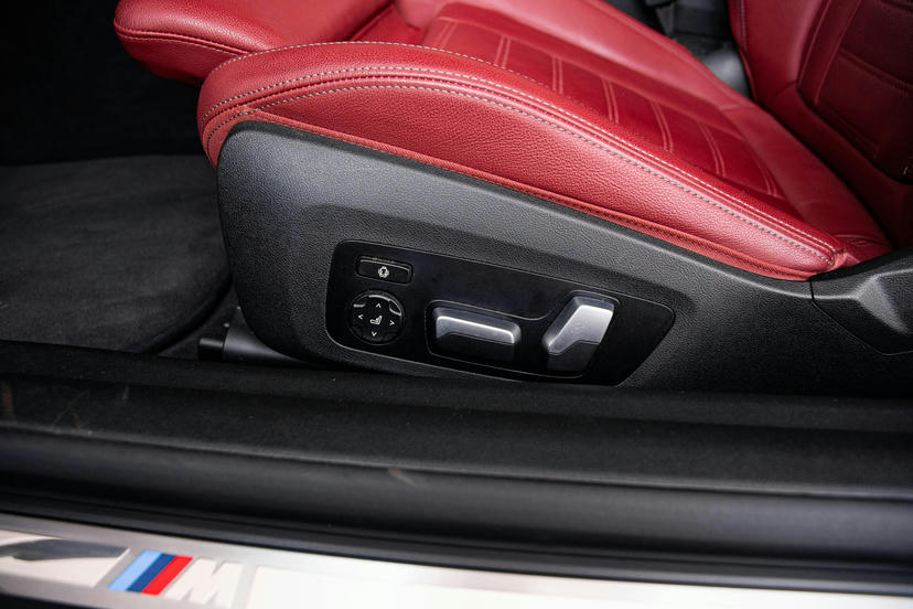 Elektrisch verstelbare lendensteun voor bestuurdersstoel.