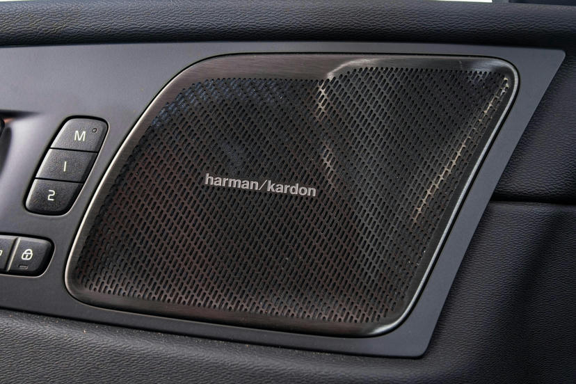 Infotainment-systeem met High Performance Sound by Harman-Kardon