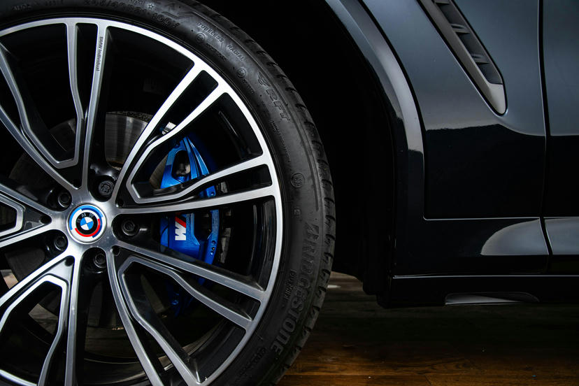 M Sportremsysteem met blauwe remklauwen