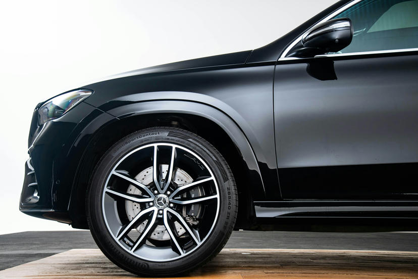 22' inch vijf-dubbelspaaks lichtmetalen AMG-velgen