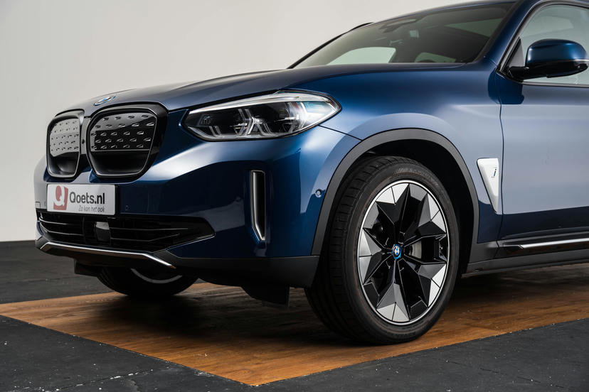 Uitbreiding BMW Individual hoogglans Shadow Line.