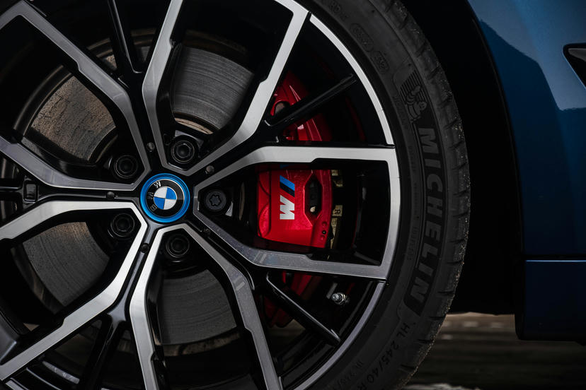 M Sportremsysteem, hoogglans rood