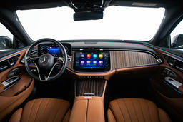 Dashboard en bovenkant van de portieren in lederlook ARTICO