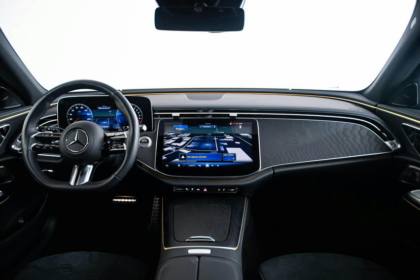 Sierelementen in openporig zwart essenhout