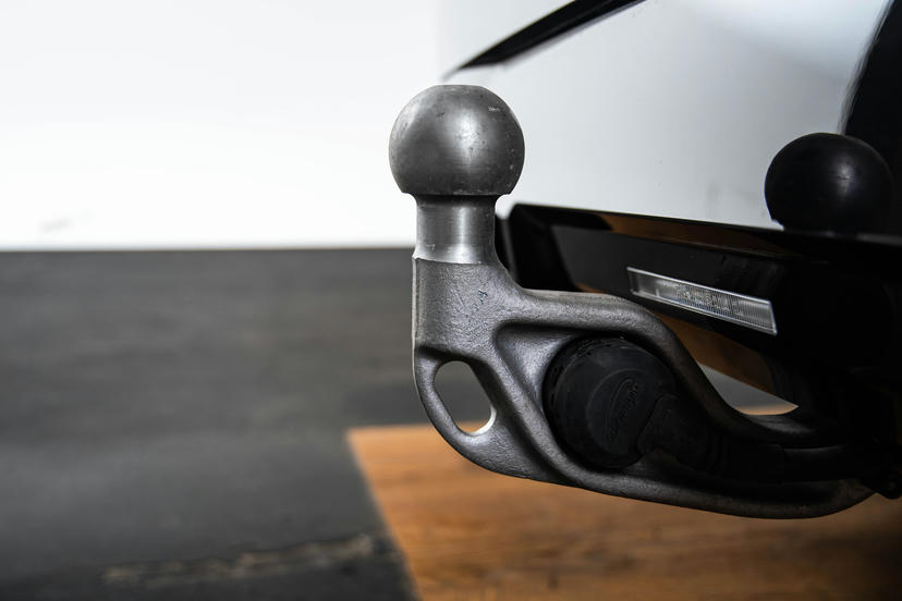 Trekhaak met elektrisch wegklapbare kogel