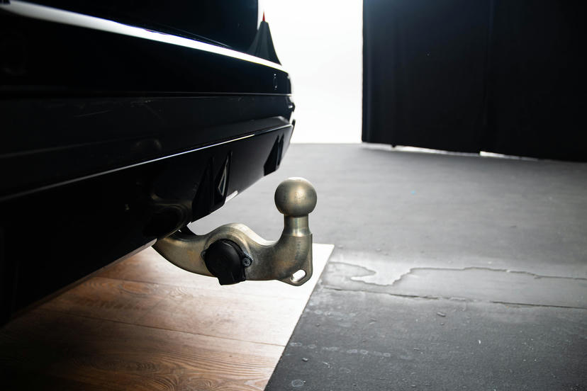 Trekhaak met elektrisch wegklapbare kogel