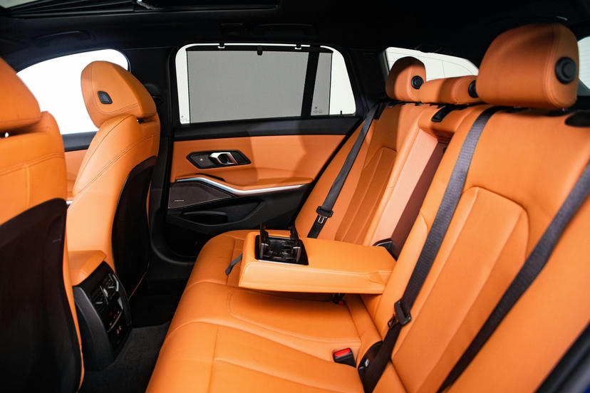 Handbediende zonneschermen voor achterportierramen