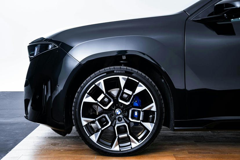 M Sportremsysteem dark blue metallic.