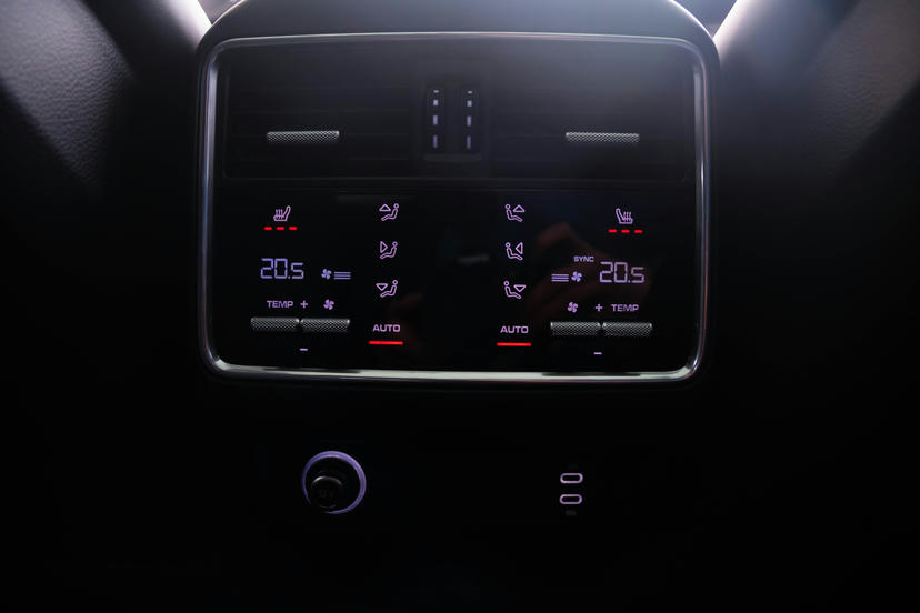 Stoelverwarming voor- en achterin