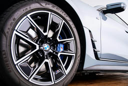 18 inch lichtmetalen M wielen Aerodynamisch (styling 858 M) in Bicolor Midnight Grau