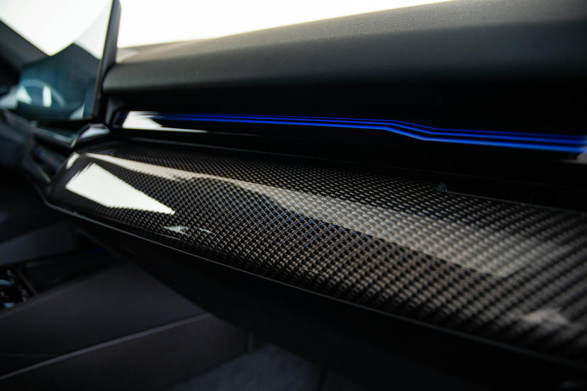 M Interieurlijsten ‘Carbon Fibre’ met accentlijsten in Dunkelsilber 